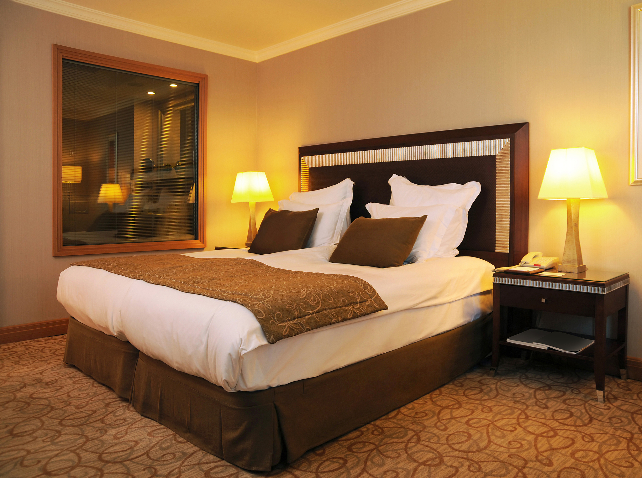 CC Hotel 房间分配问题 - 最小愤怒值算法