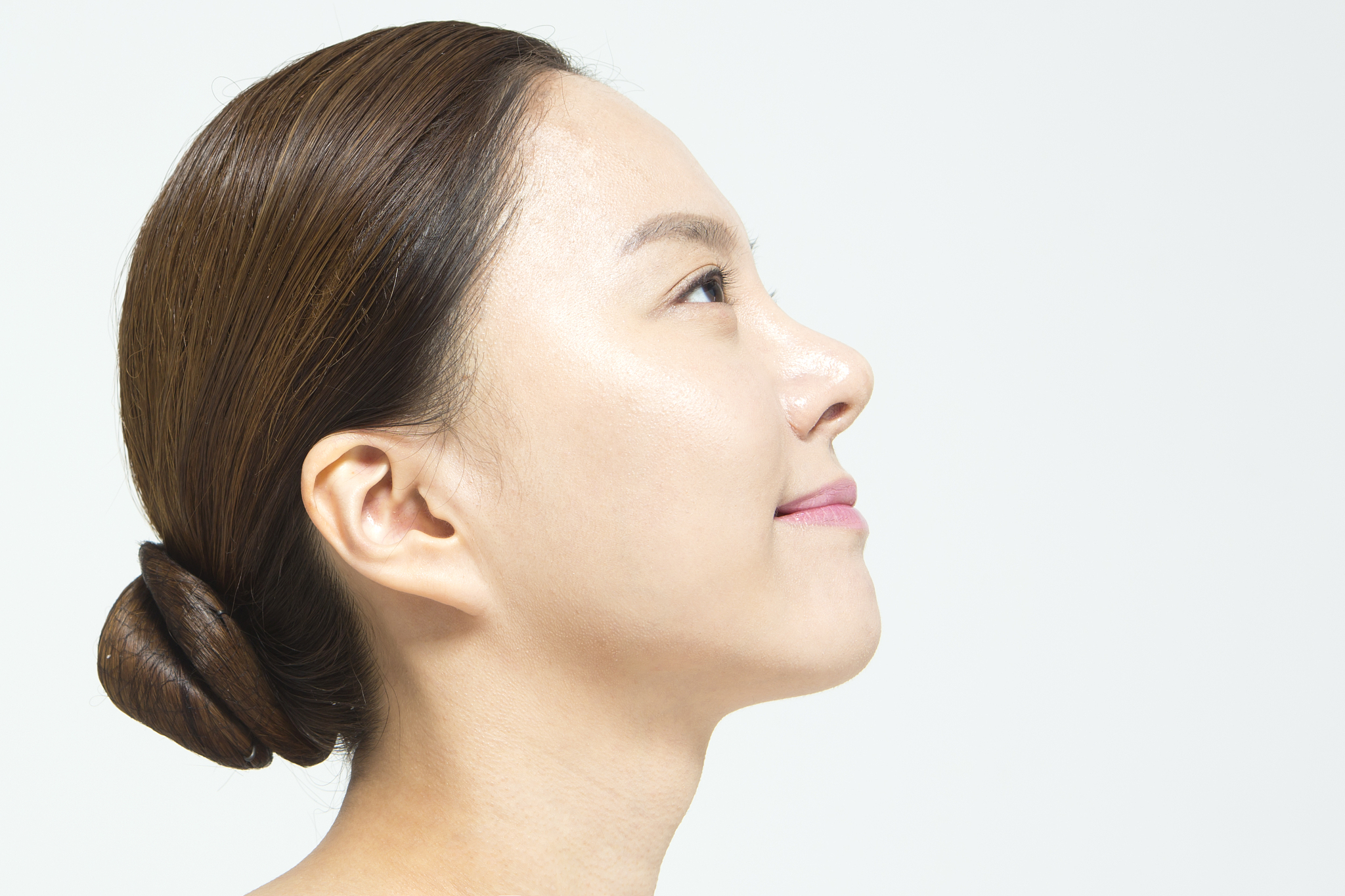 鼻基底凹陷整形：填充注射与手术，如何选择？