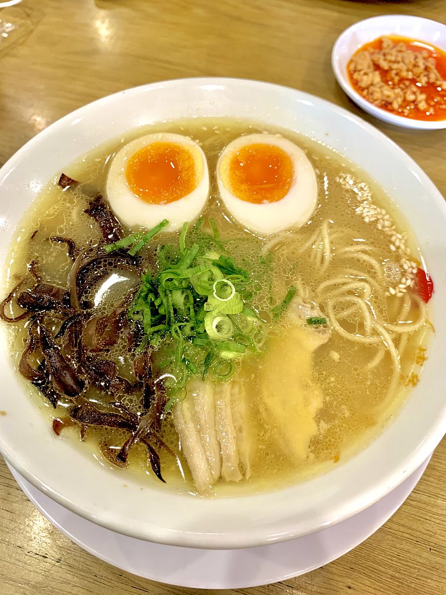 豚骨拉面：浓郁鲜香，好评如潮！