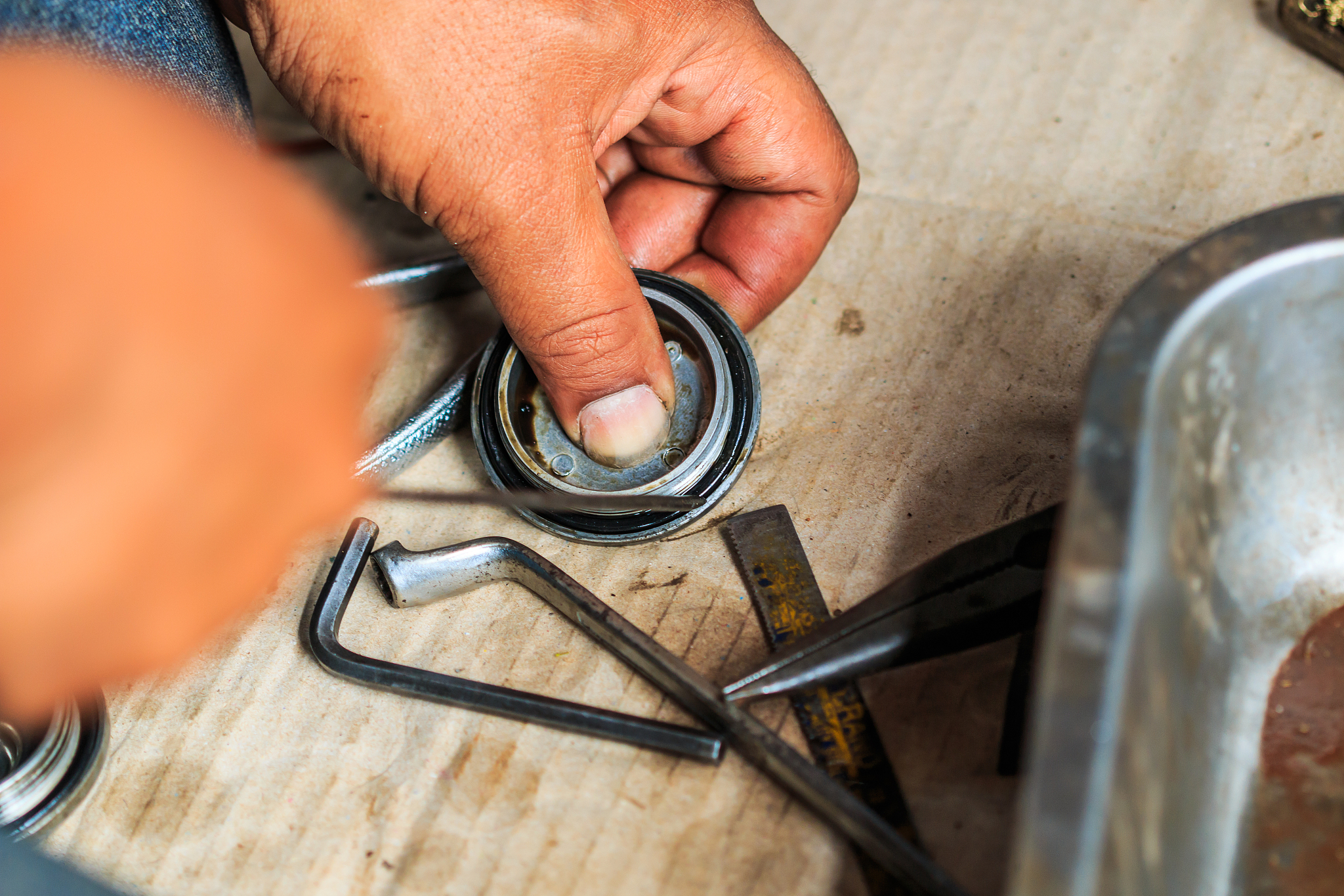 写一段matlab代码 已知s=-300mmihiπ5、v=-300mmihiπ5、a=0 三个量试做出凸轮图像