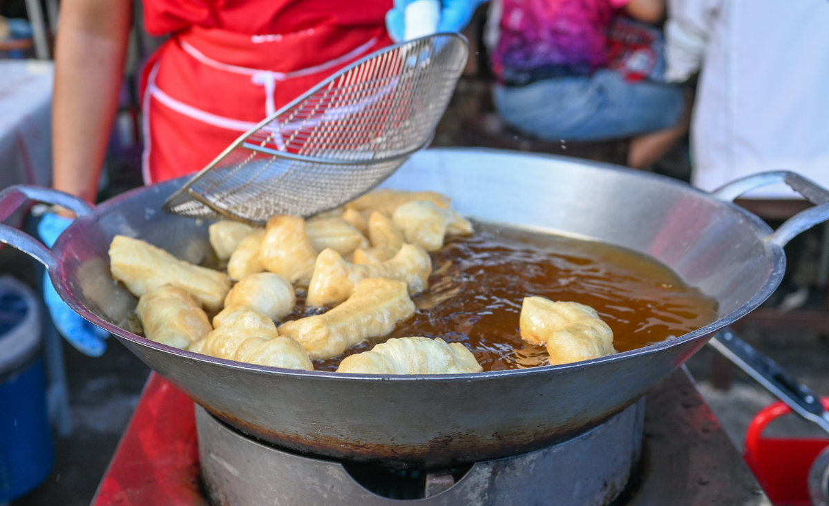 洛阳十字街美食之旅：一场味觉盛宴