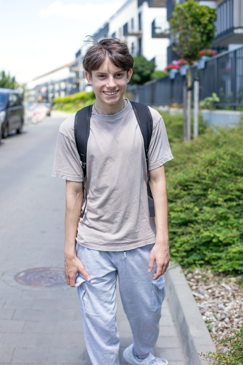 83 腰围穿多大裤子？32 或 33 尺码？