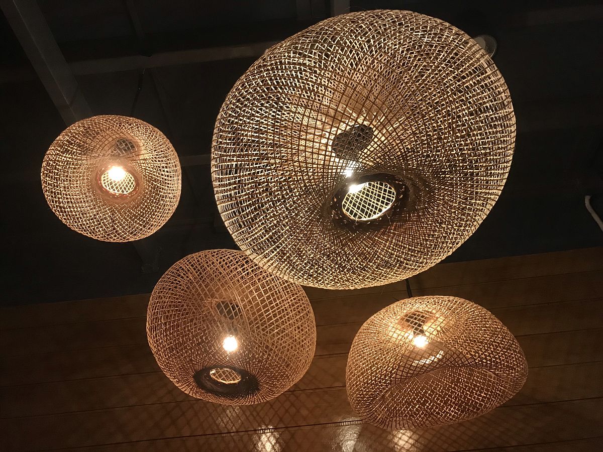 设计元素有涟漪水波纹项链露珠的灯具起名字。