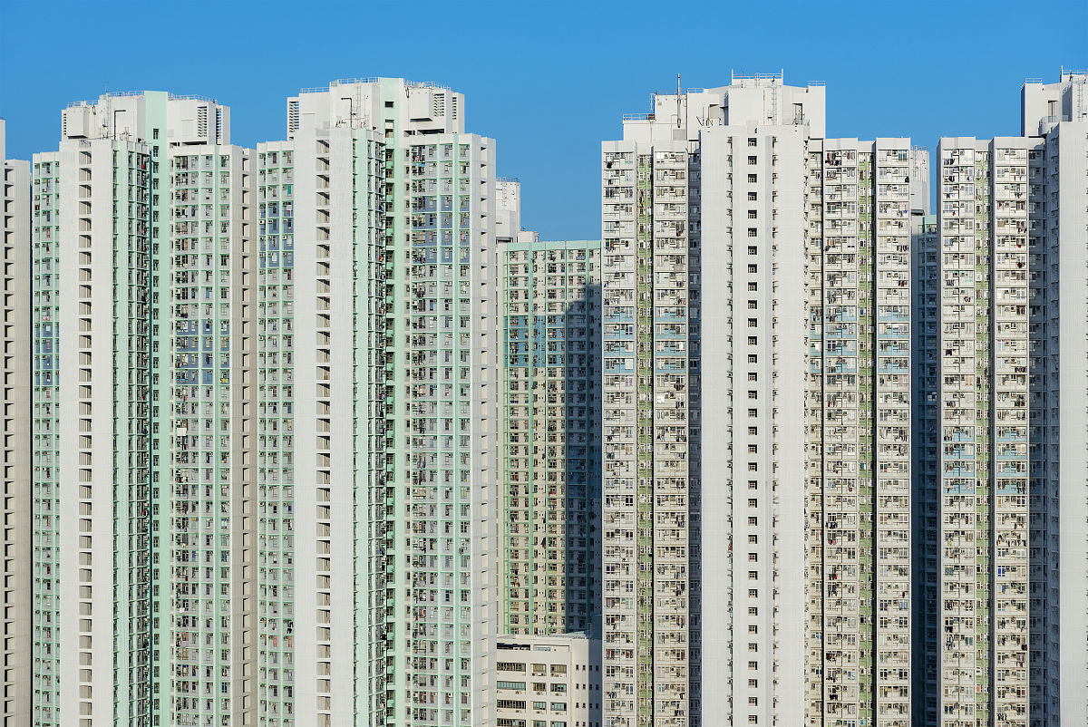 梦见新房高楼外墙挂满了监颜色的布