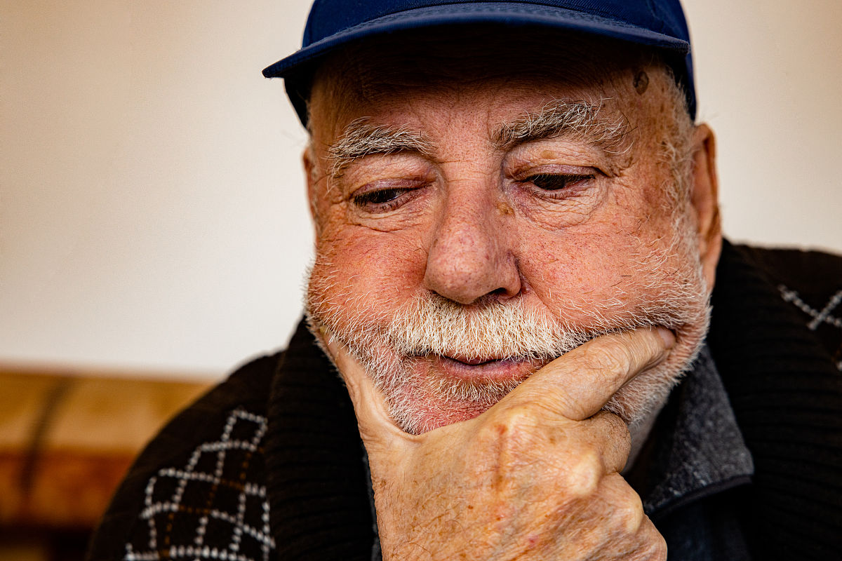 认知症老人饮食指南：家属必备的照护手册