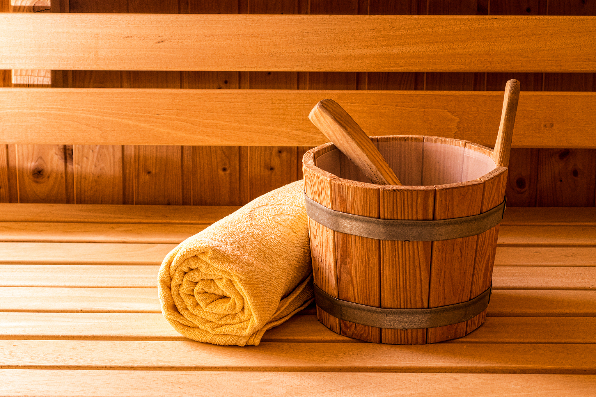 芬兰桑拿：文化传统、健康益处及社交体验 | Finnish Sauna: Cultural Tradition, Health Benefits, and Social Experience