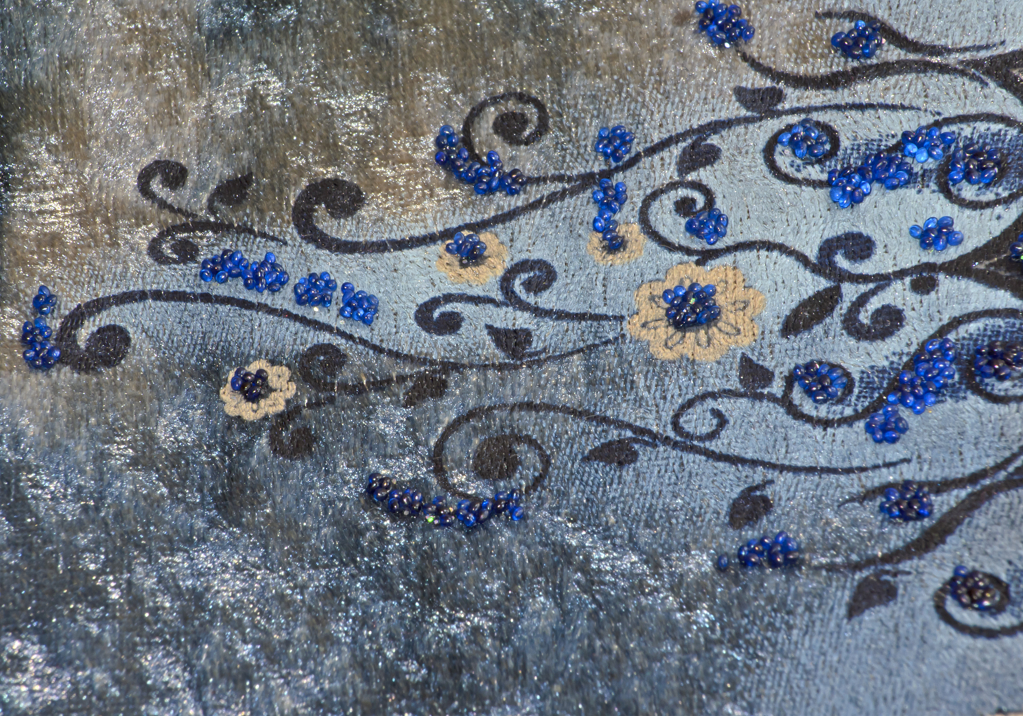 服装设计专业当前采用钉珠绣珠片绣大体风格为洛可可艺术风格制作服装请着重从珠片绣起几个中文论文题目