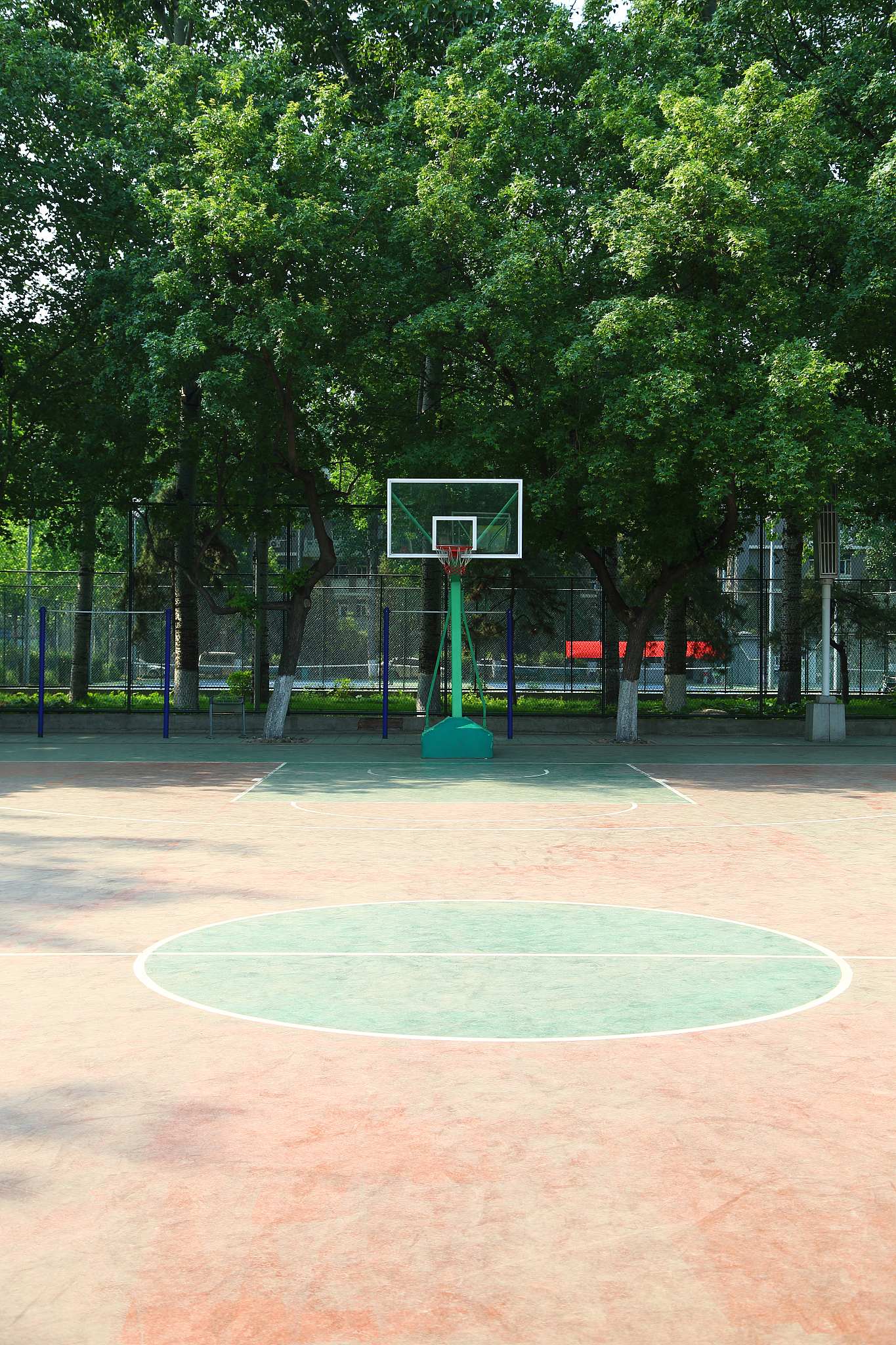 篮球场建设费用：从几千到几万，看你的需求