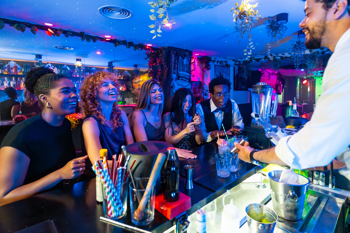 朋友聚会KTV嗨翻天！🎤🎶