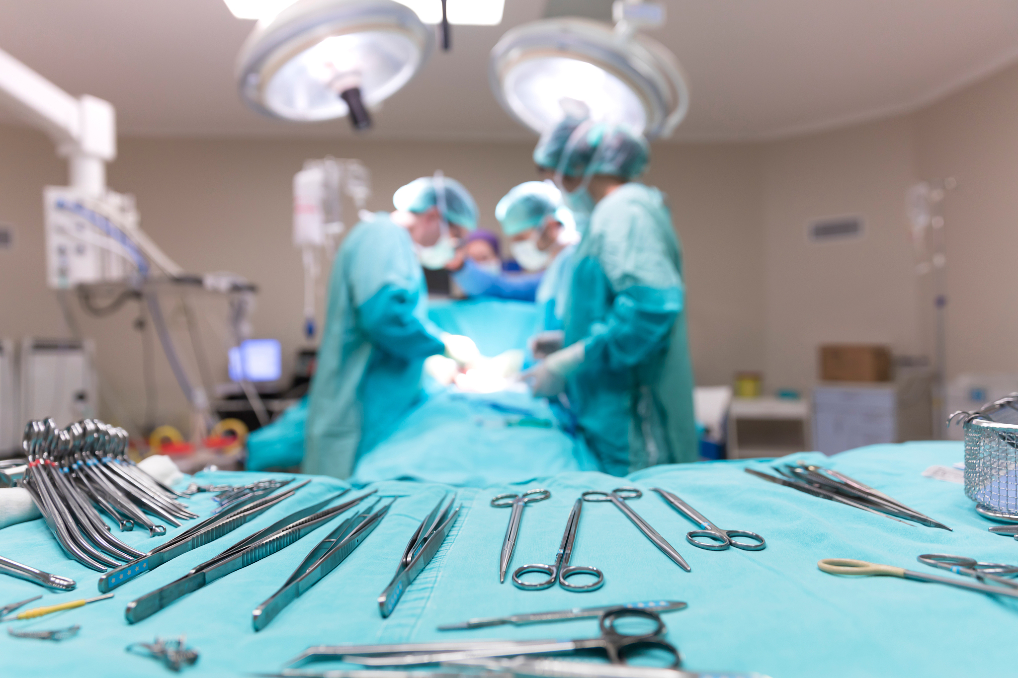 medical team performing surgical opertion
