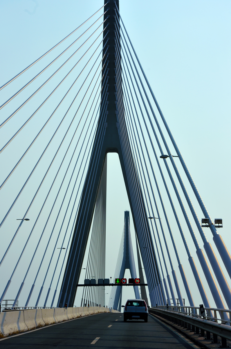 四方台大桥：壮丽景观与智慧结晶
