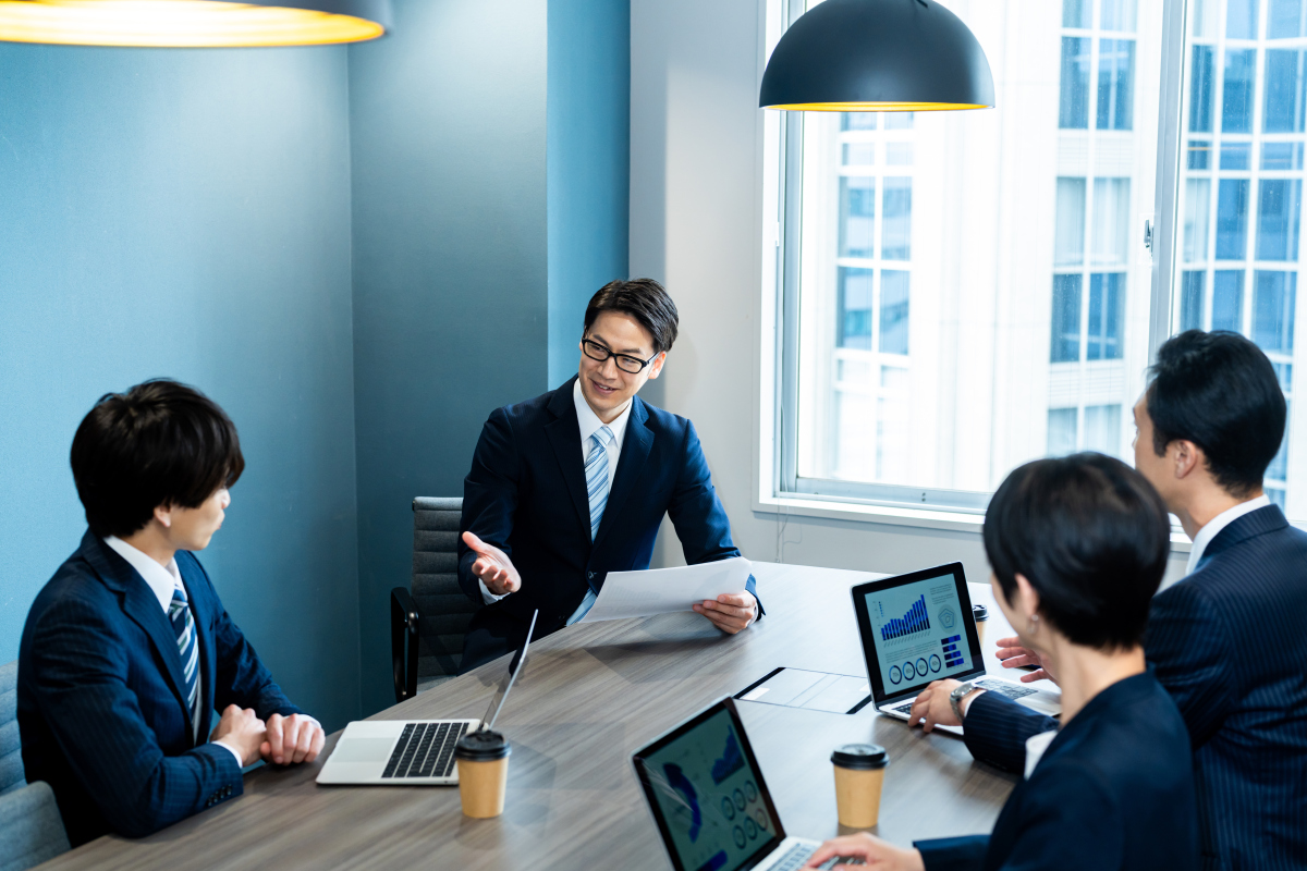 围绕五必谈的主题给文章起个标题与新进员工的谈话：问：欢迎加入我们公司！在新的岗位上你有什么期望和目标？答：非常感谢我很期待能够在公司发展自己的技能和知识同时为公司做出贡献。我的目标是在这个岗位上取得良好的业绩并与团队协作更紧密。问：你对我们公司的文化和价值观有什么了解？答：在我了解的范围内贵公司注重团队合作、创新和客户至上。您公司强调员工的发展和成长这也是我所希望的。与离职员工的谈话：问：我们很遗