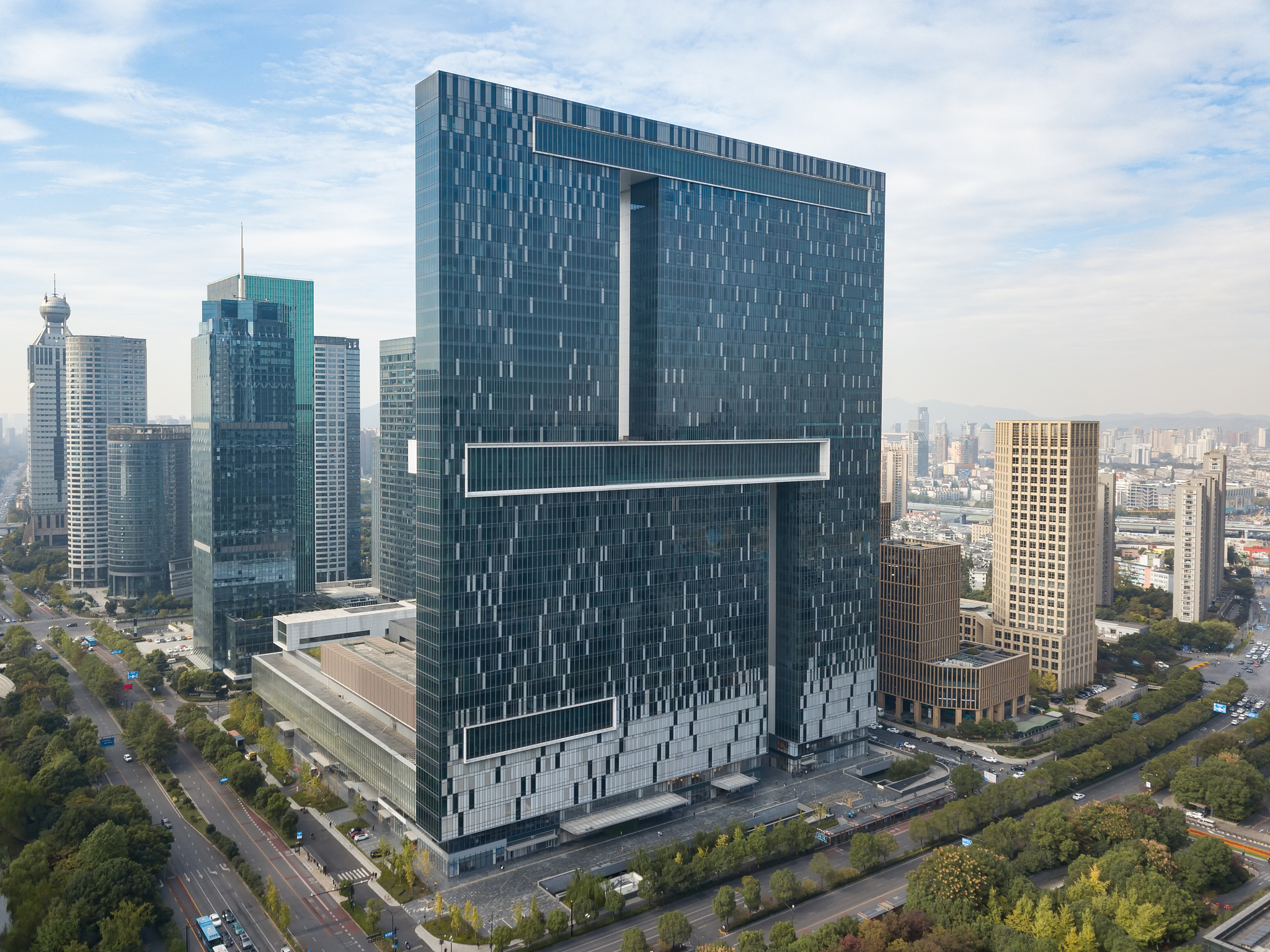 湖北休闲体育服务学校无人机应用技术招生简章 - 开启无人机新世界