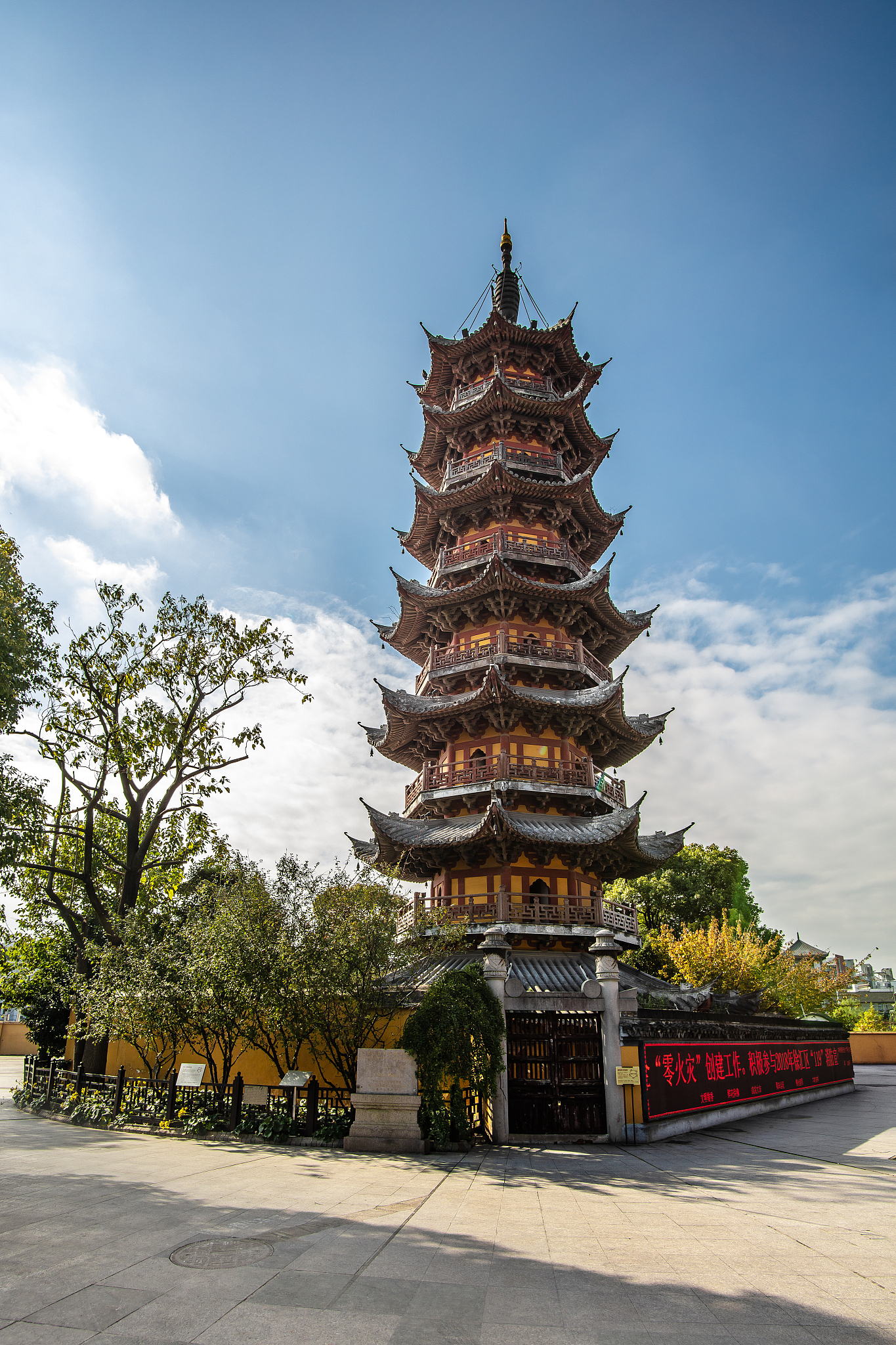 成都华夏旅游商务学校教学有什么特色【重点推荐】