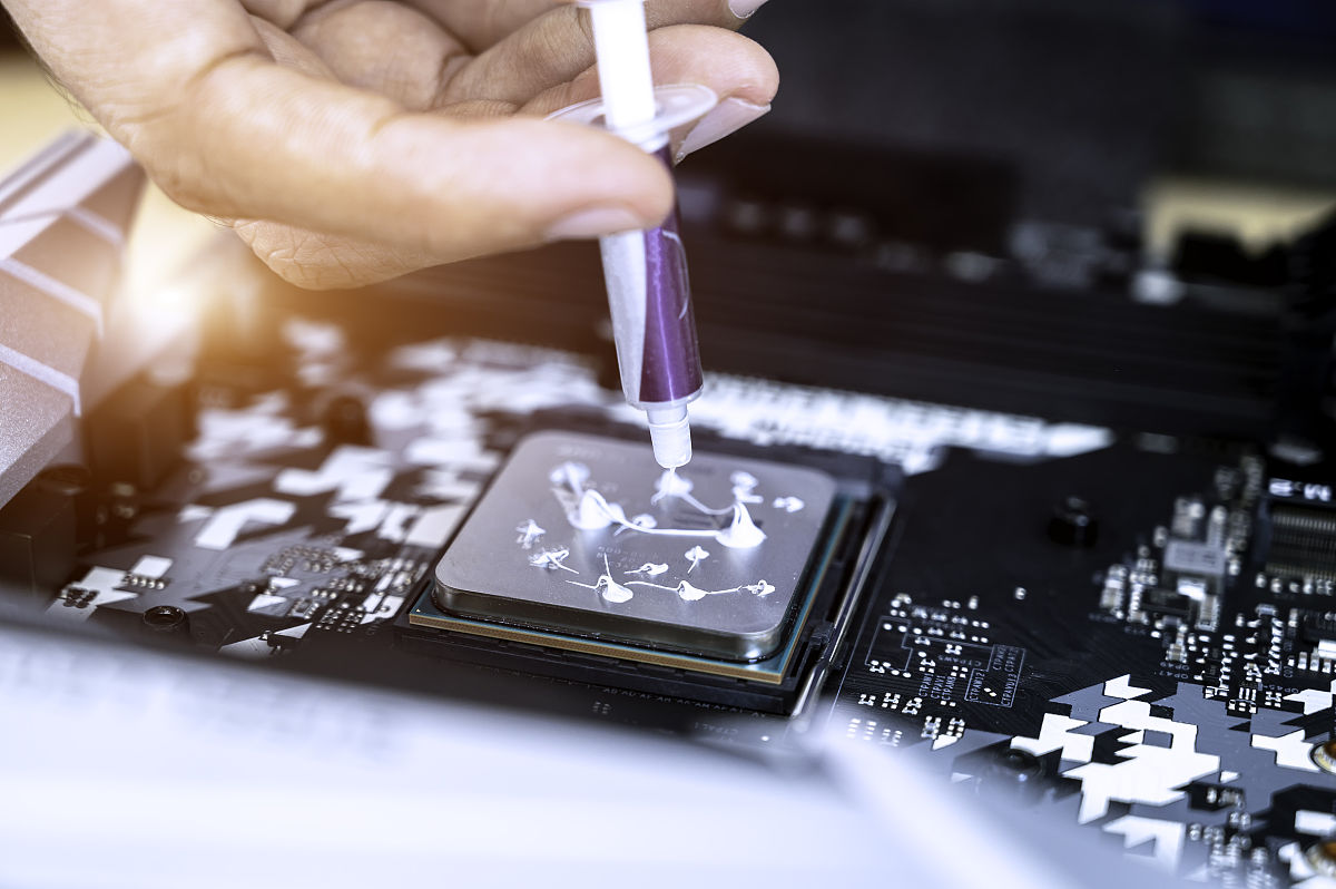 冷水江市新程职业学校2023年招生专业：机械、计算机、电子商务、旅游管理