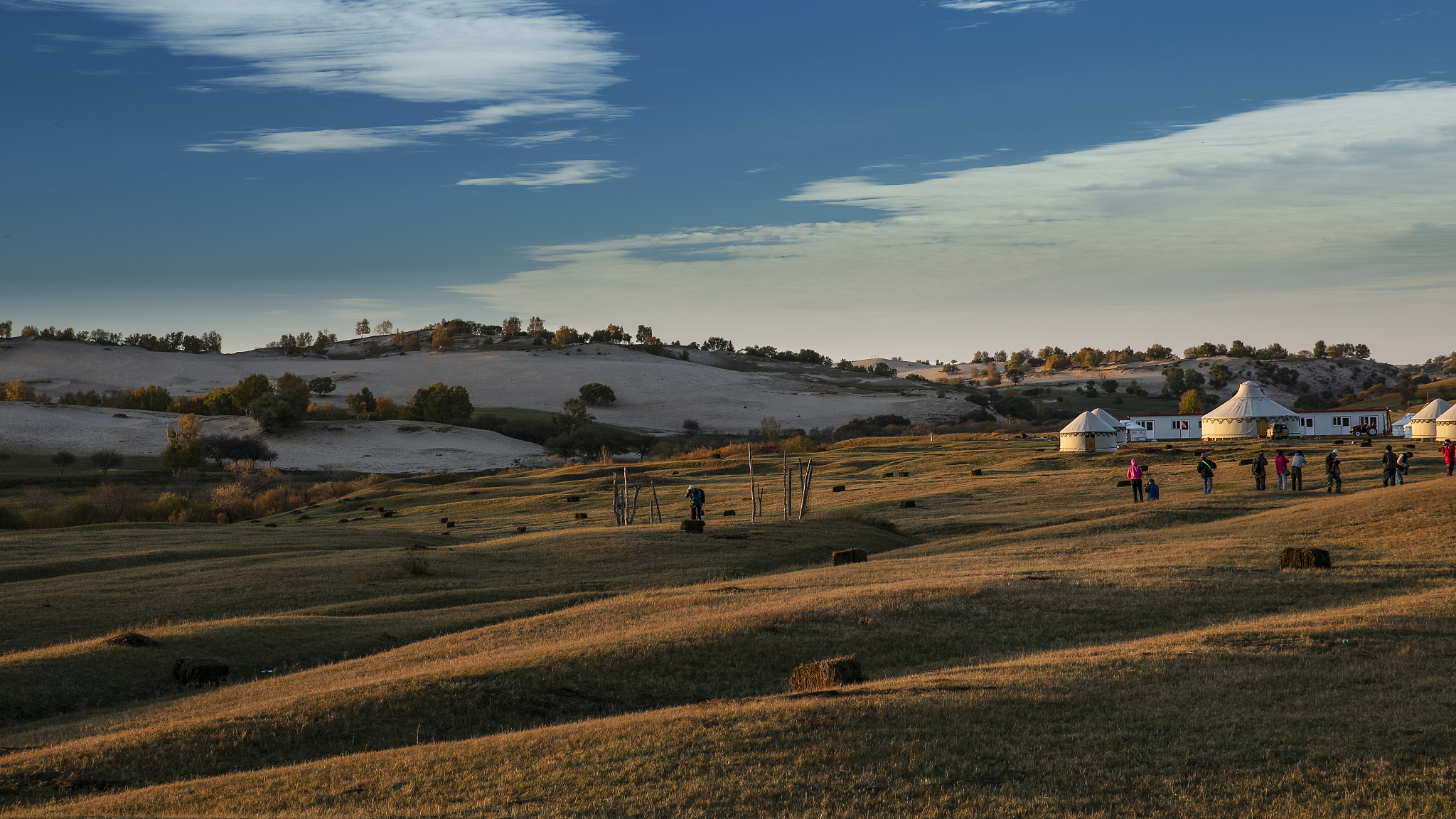 帮我设计一个呼和浩特周边的团建旅游线路3天2晚的