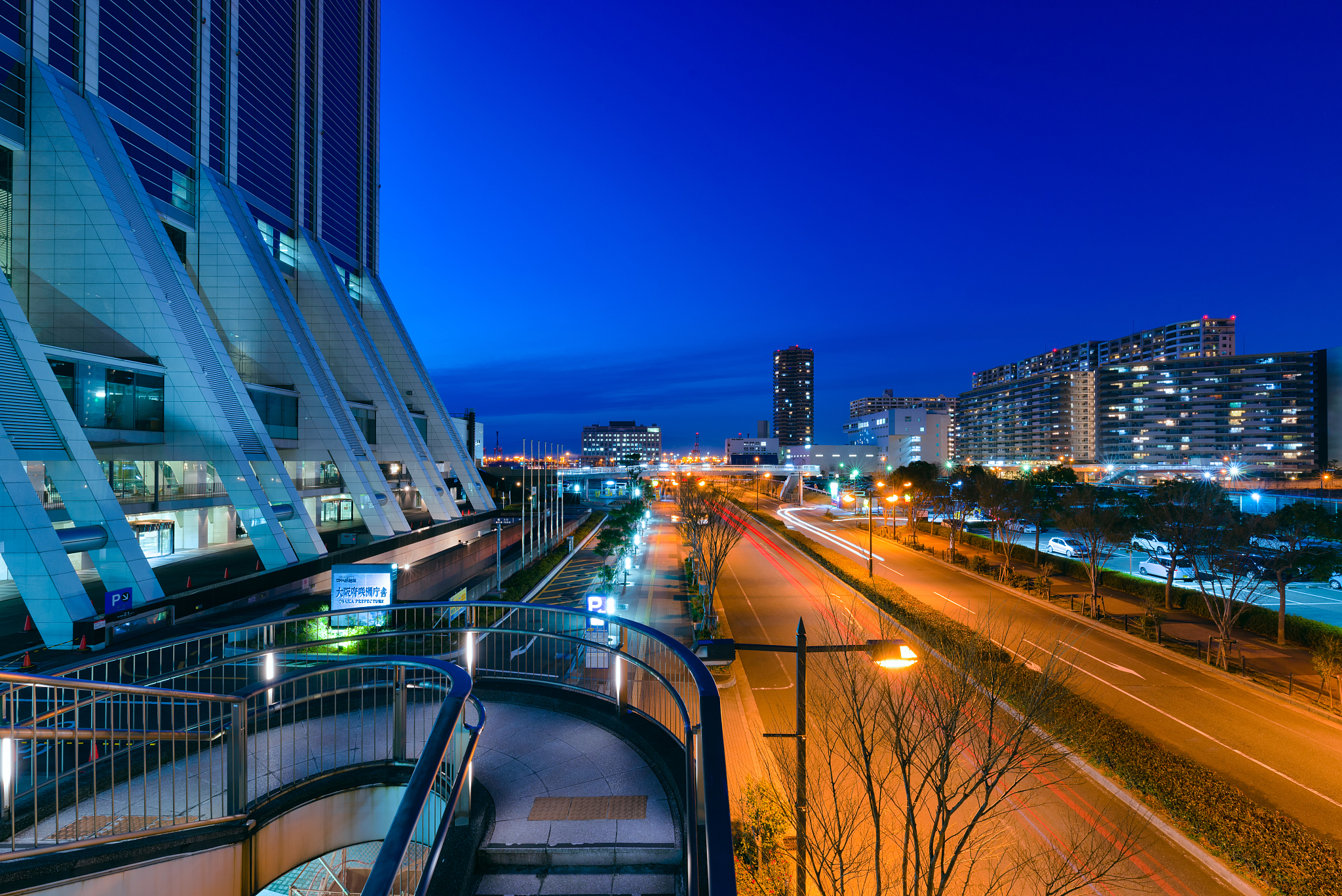 朋友：Near osaka airportKobe citybeautiful hotelwe can stay hereAny suggestions下个月我去日本我该如何回答？？