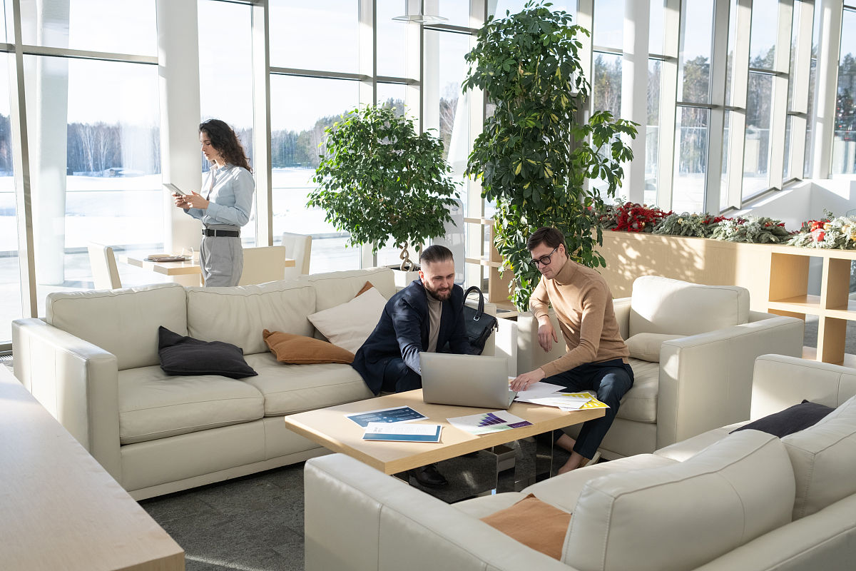 说一个你最大的优点和最大的缺点？1500字左右怎么写