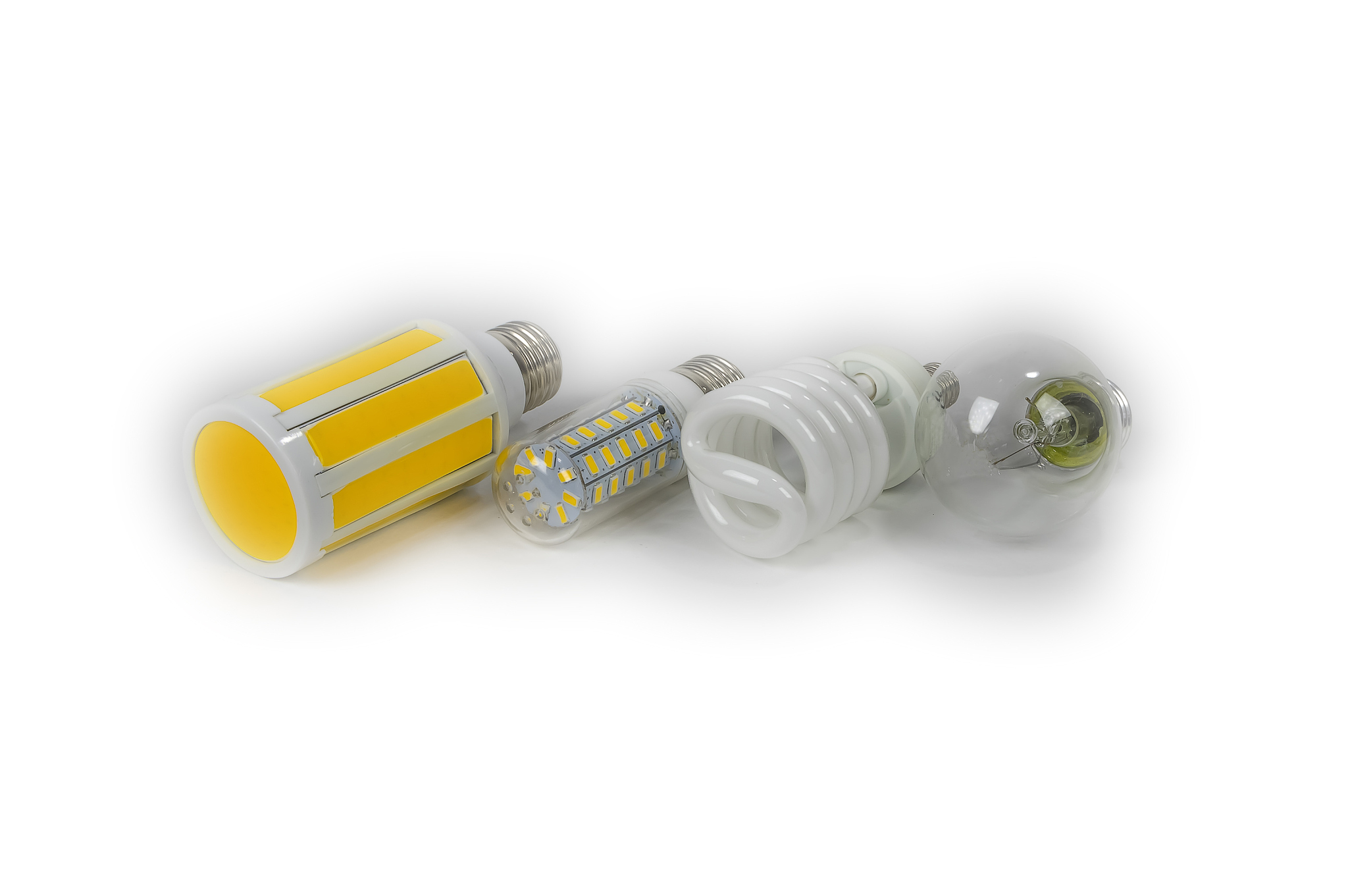 翻译成中文：The coolant they used was a mixture of 90 water and 10 alcohol and the laser system operated at a low temperature of 3°C However as the radius of the rod has great impact on the heat-dissipation