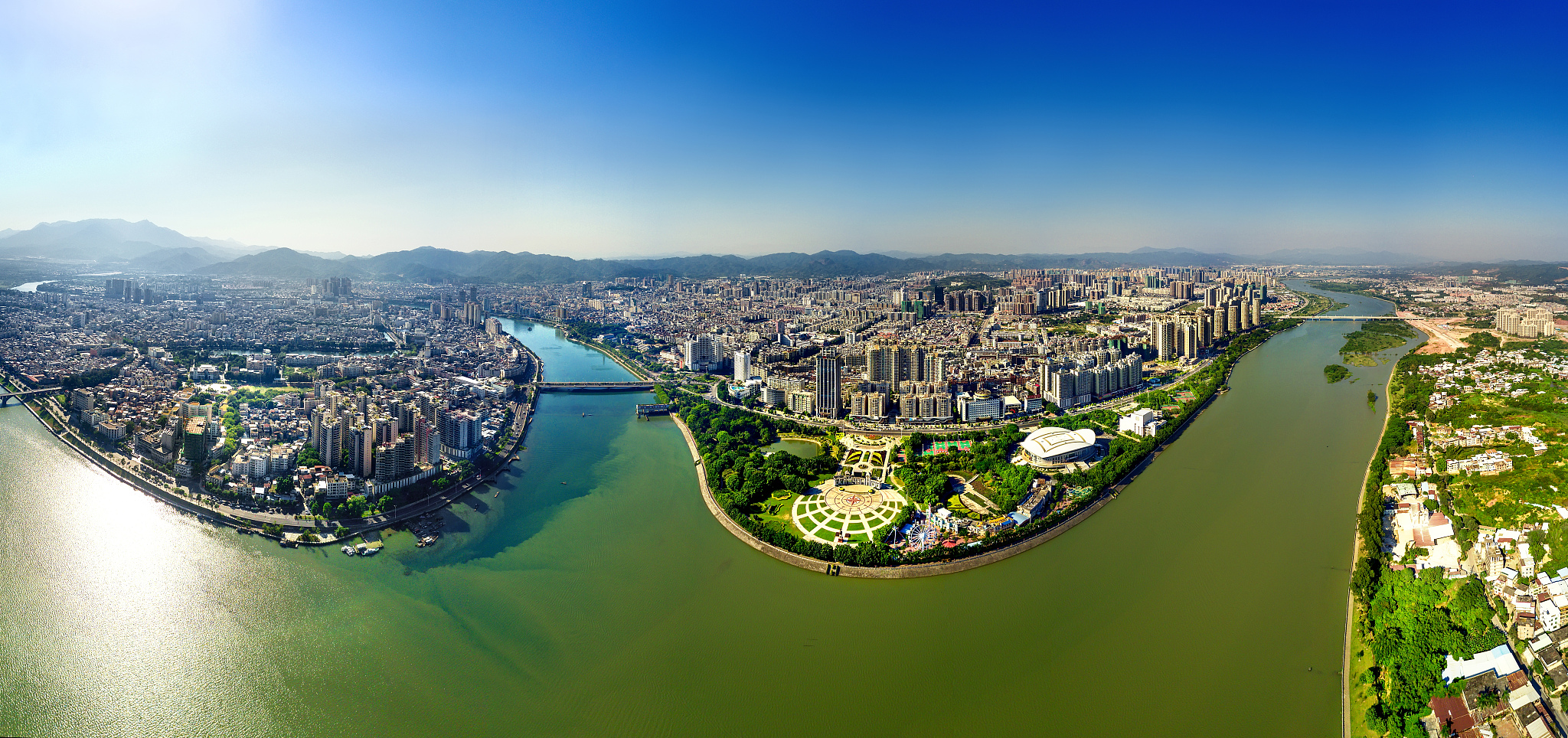 航拍广东河源市全景
