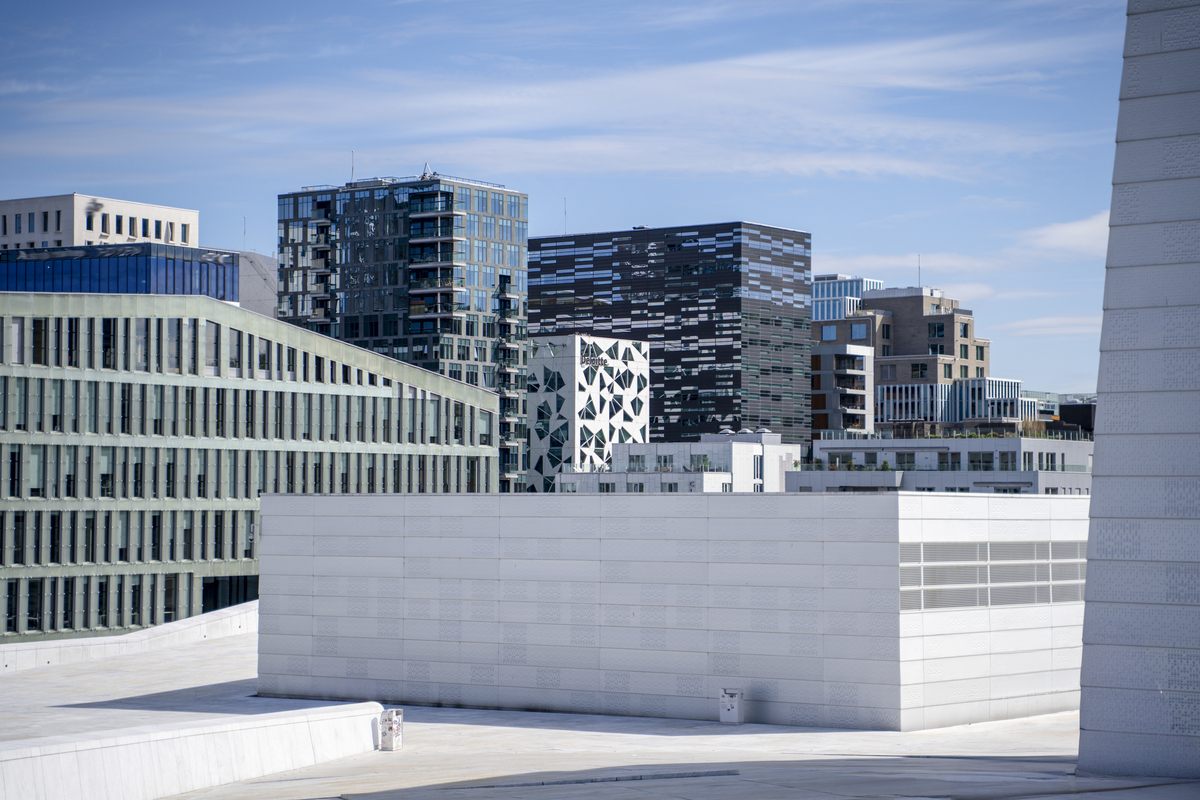 翻譯做英文就算有關該大廈的地產廣告 亦都會分別寫上物業類別為寫字樓或者是工業