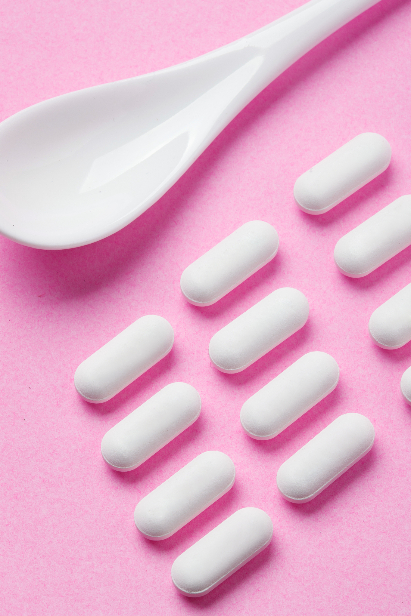 我需要你作为一名SEO帮助我把对应的关键词变为包含多个需求且吸引人的SEO长标题但要注意长标题不可以是疑问句以下是内容：大姨妈迟迟不来吃什么药催经