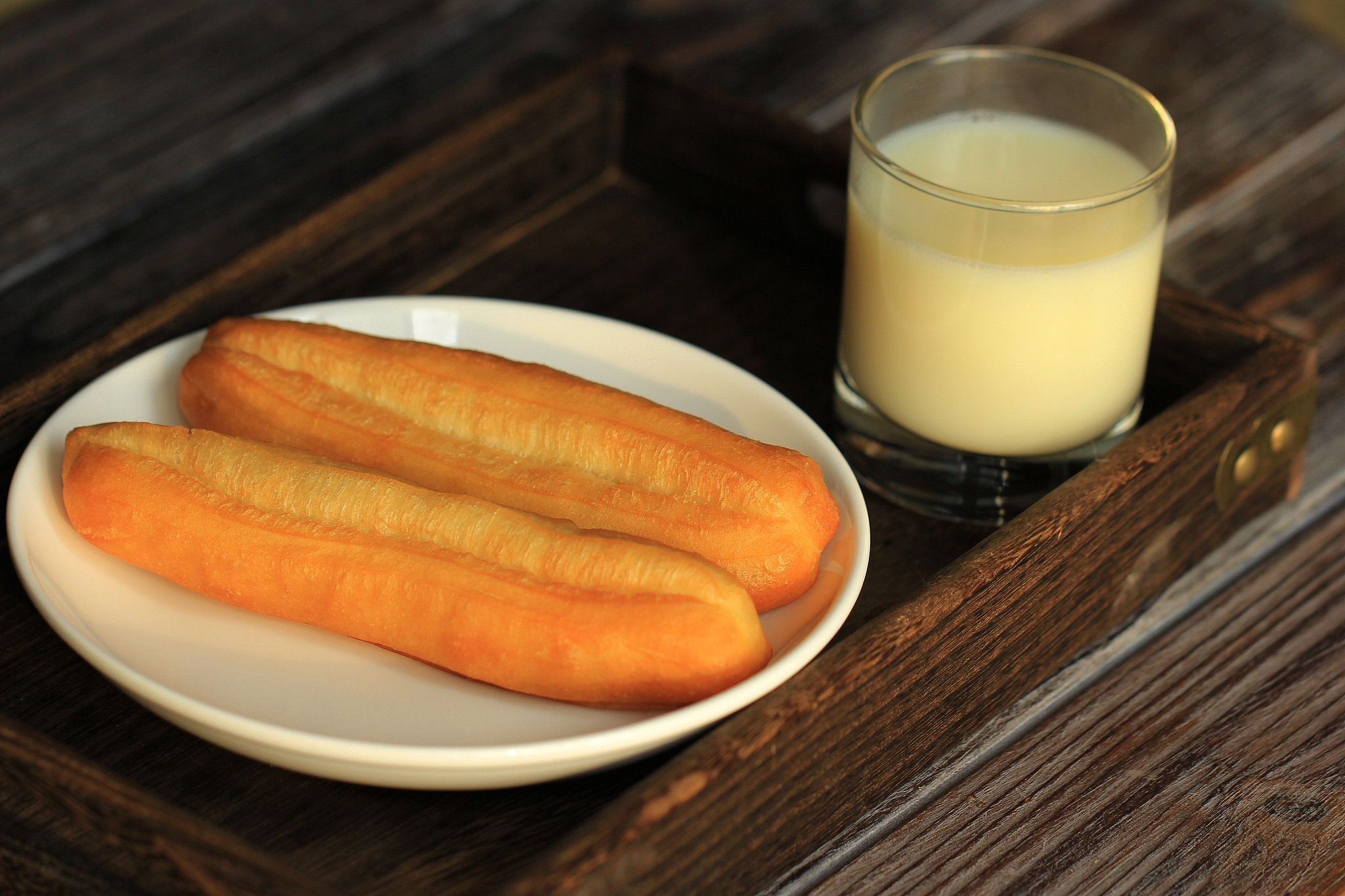 豆浆油条：中国传统早餐的经典美味