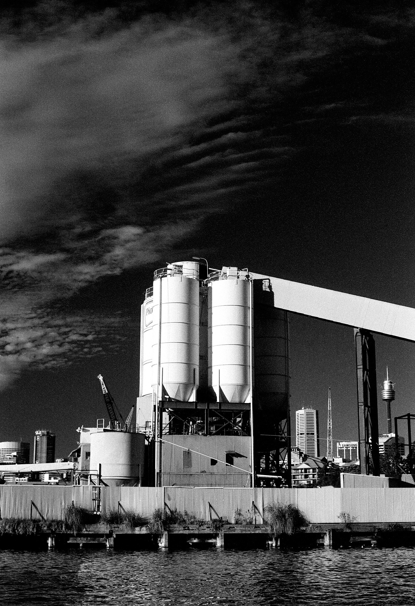 loading silo