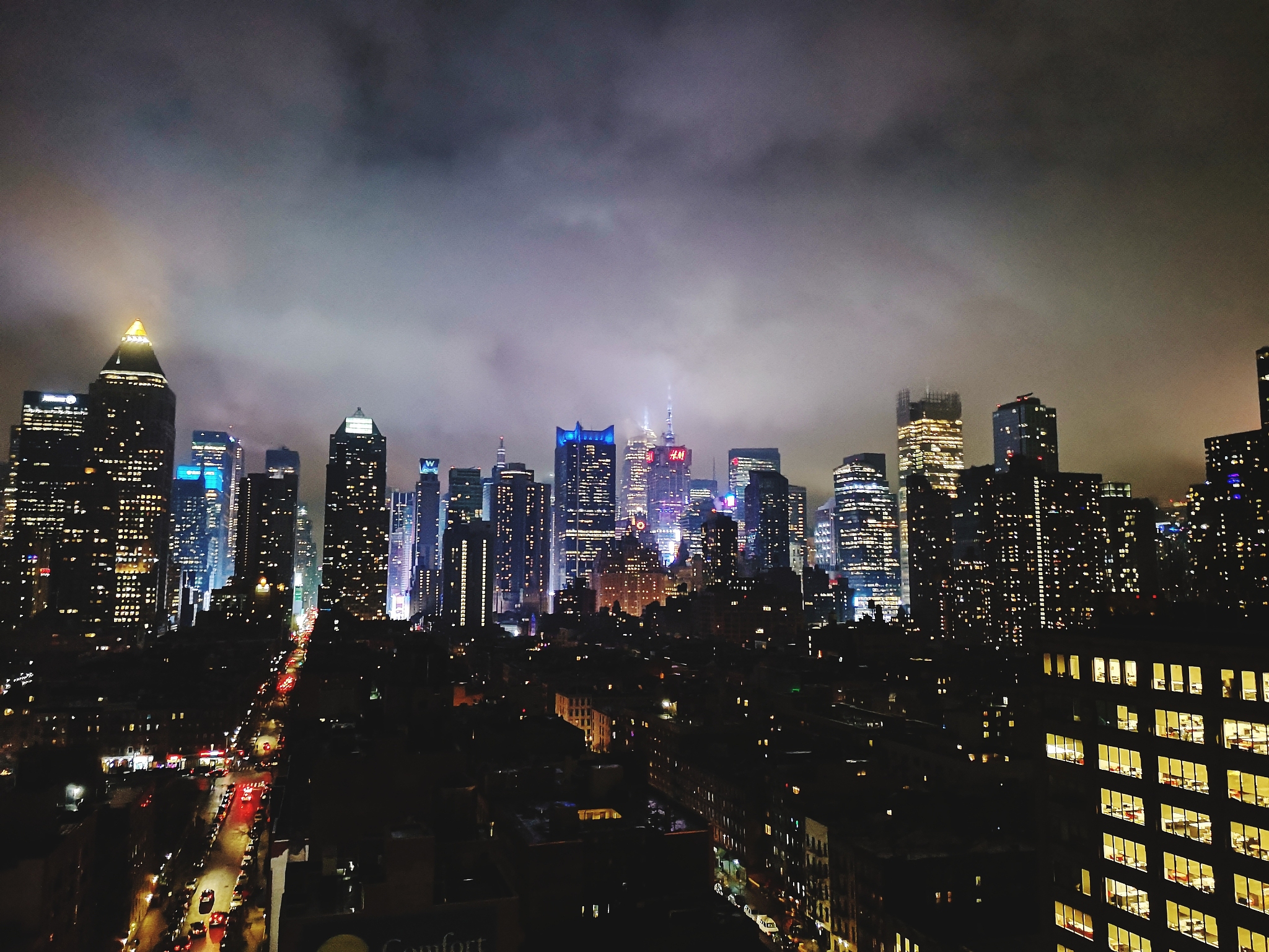 城市夜晚天空泛红？揭秘光污染背后的真相