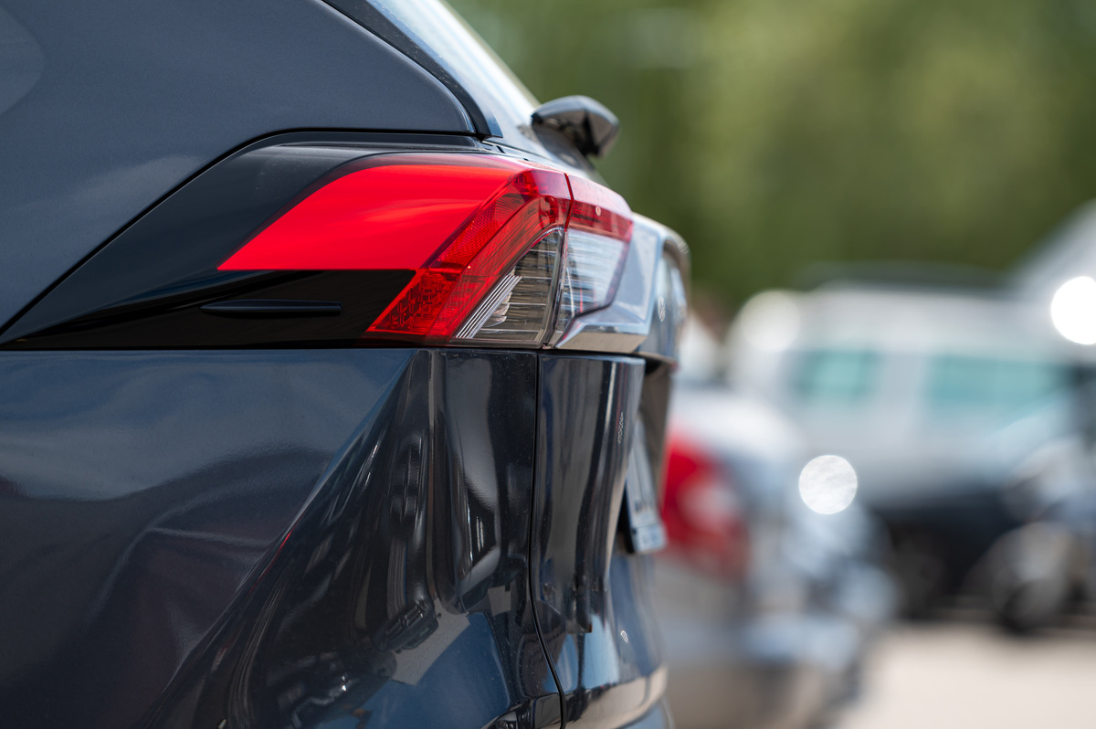 宝马X3 21款尾灯升级22款指南：可行性、步骤和注意事项