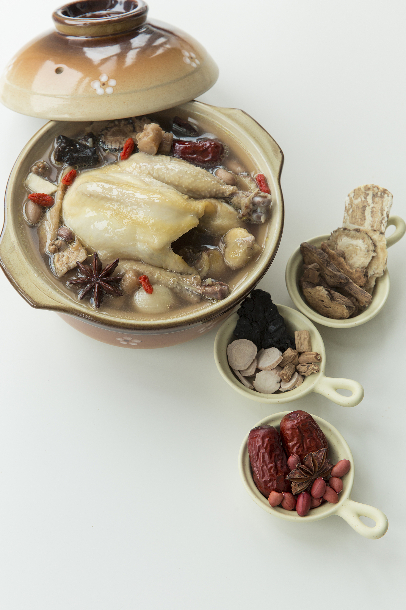 鹿筋煲鸡药材配方：滋补养生，强健体魄