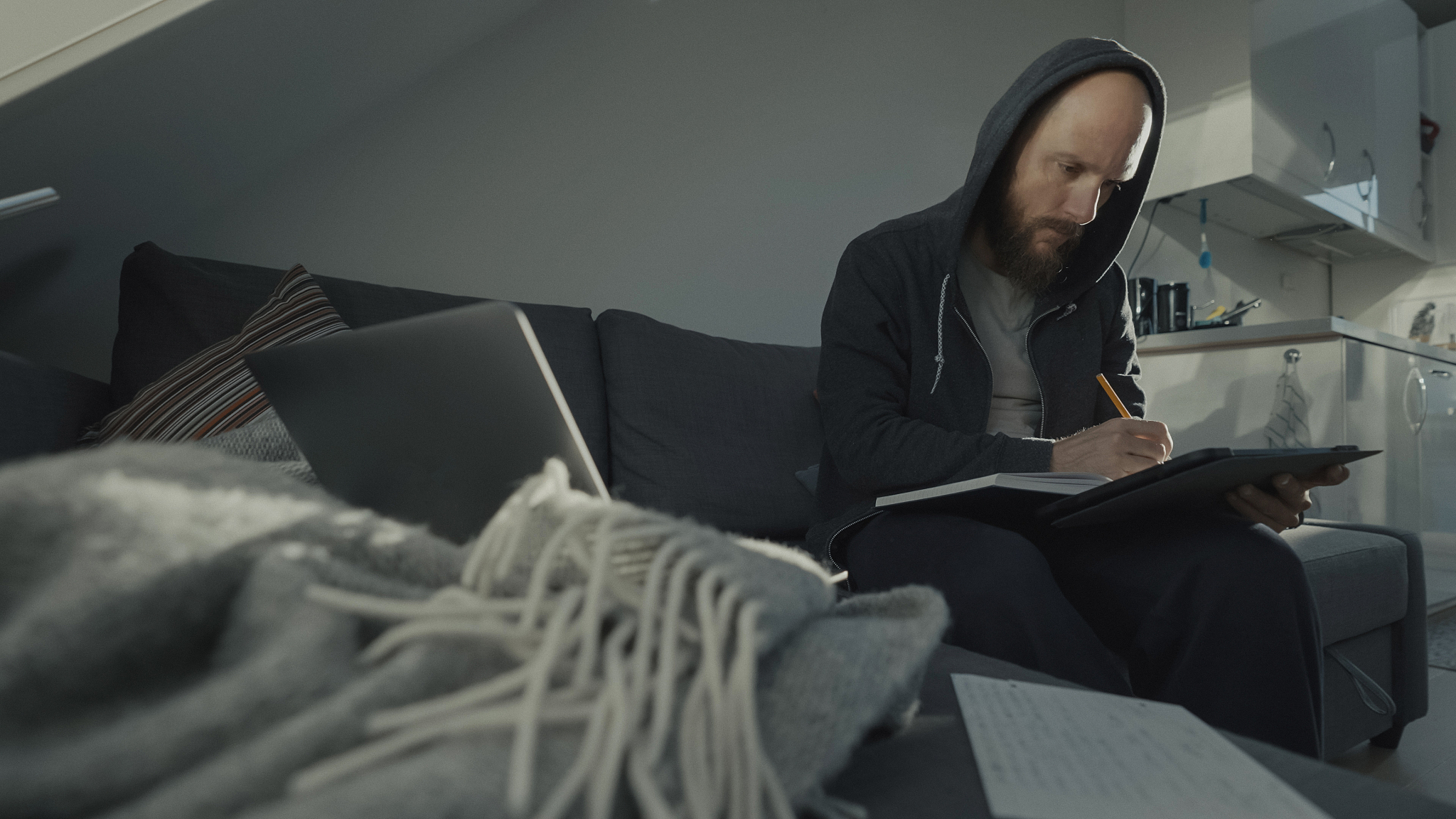 大学课程评语生成器：快速评估学生表现