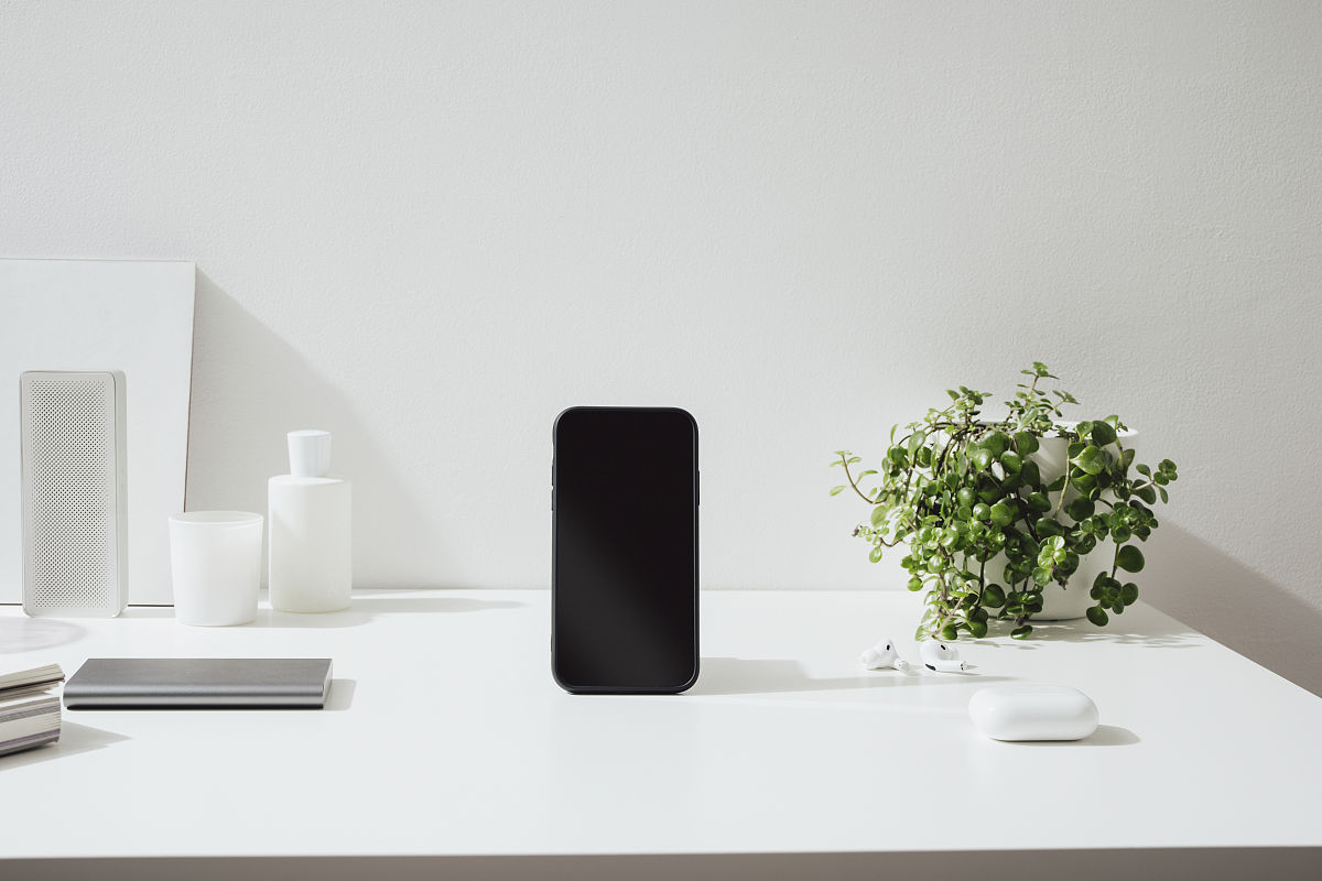 写一个猫咪拟人化居住在智能家居的房子里的VLOG拍摄脚本