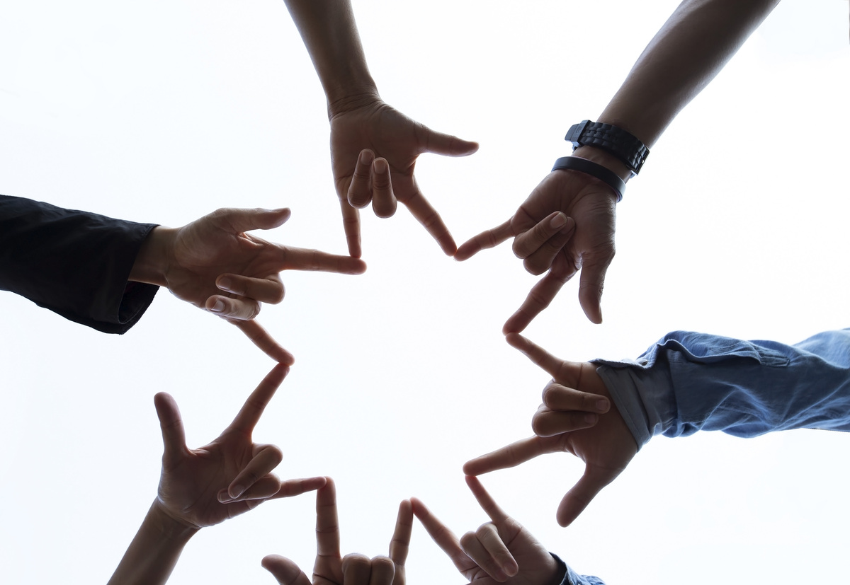 兄弟姐妹竞争与合作：塑造独特个性，培养团队精神