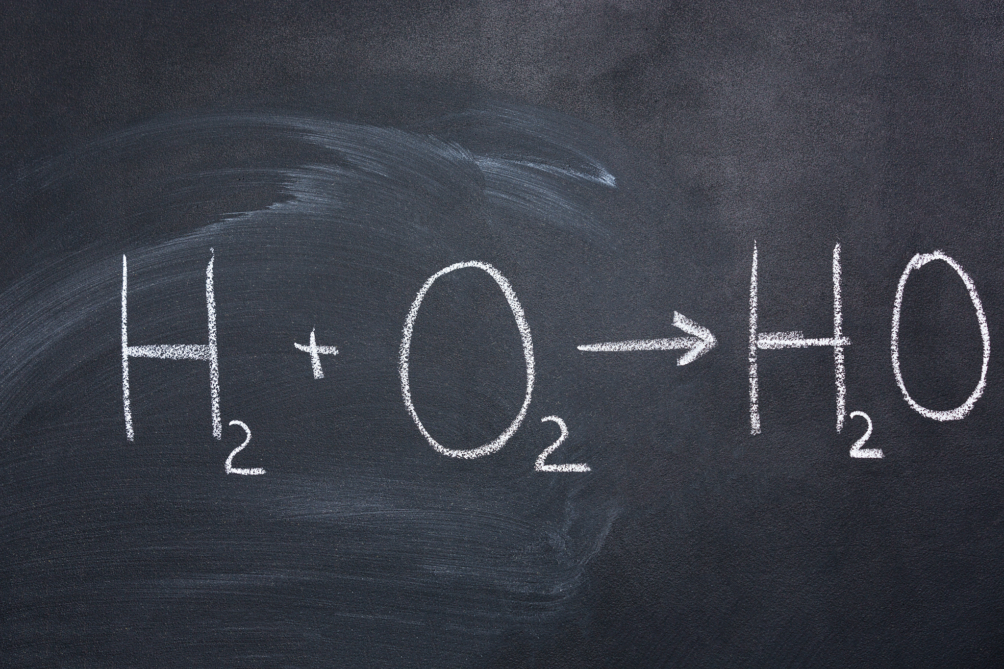 E = KΦN 中 Φ 代表什么？磁通量详解
