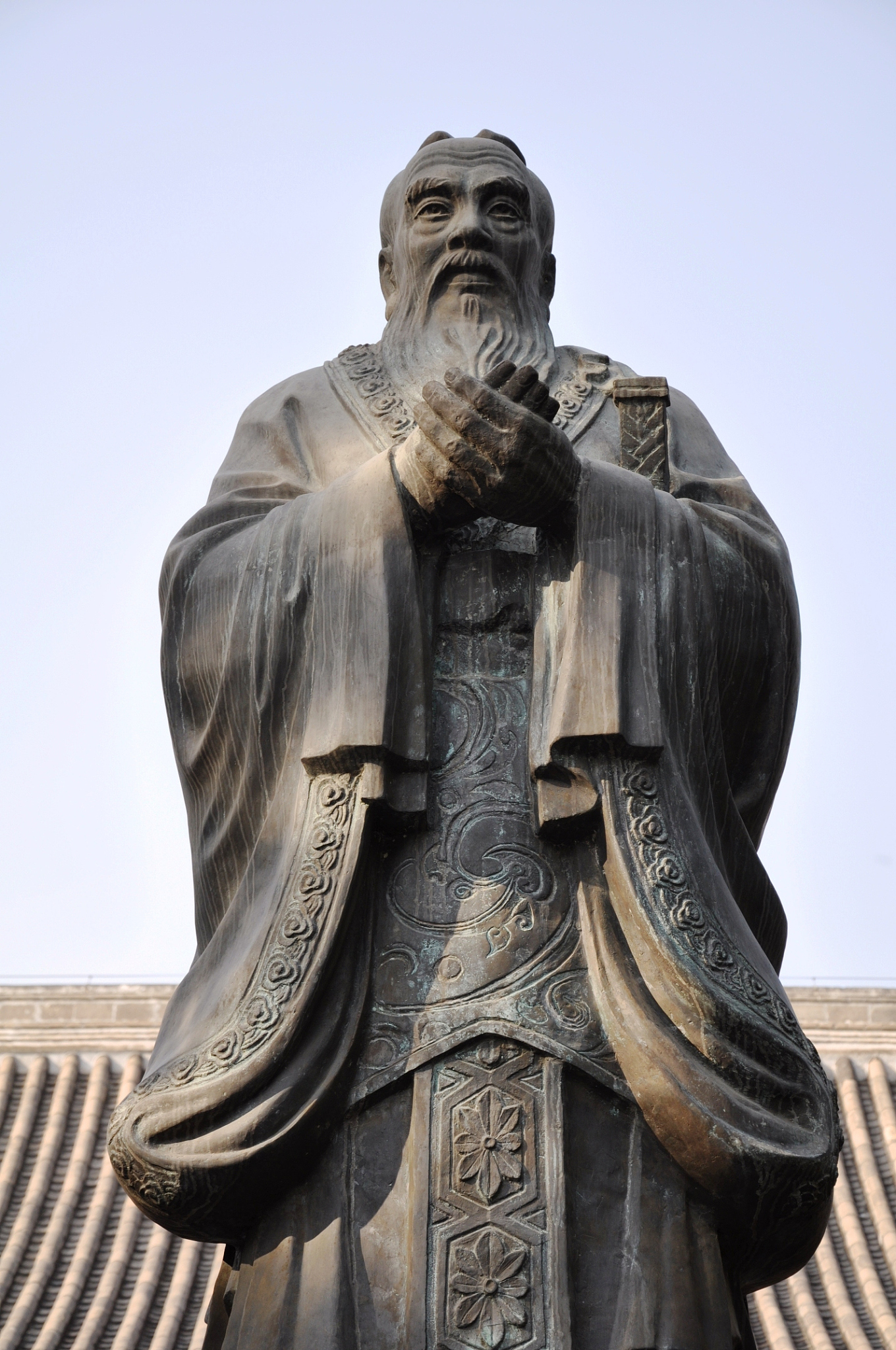 孔子'仁爱'思想特色解析：与墨家'兼爱'思想对比