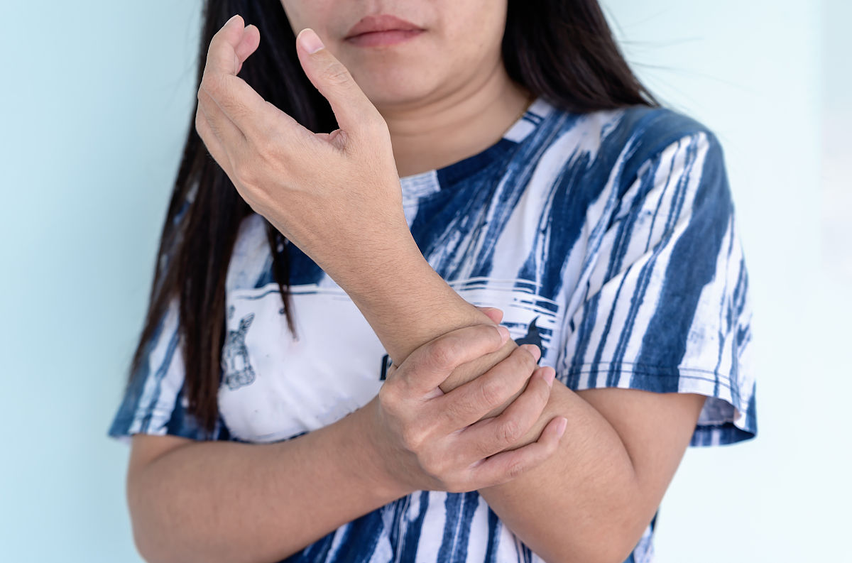 紧张时手抖怎么办？如何控制手抖？
