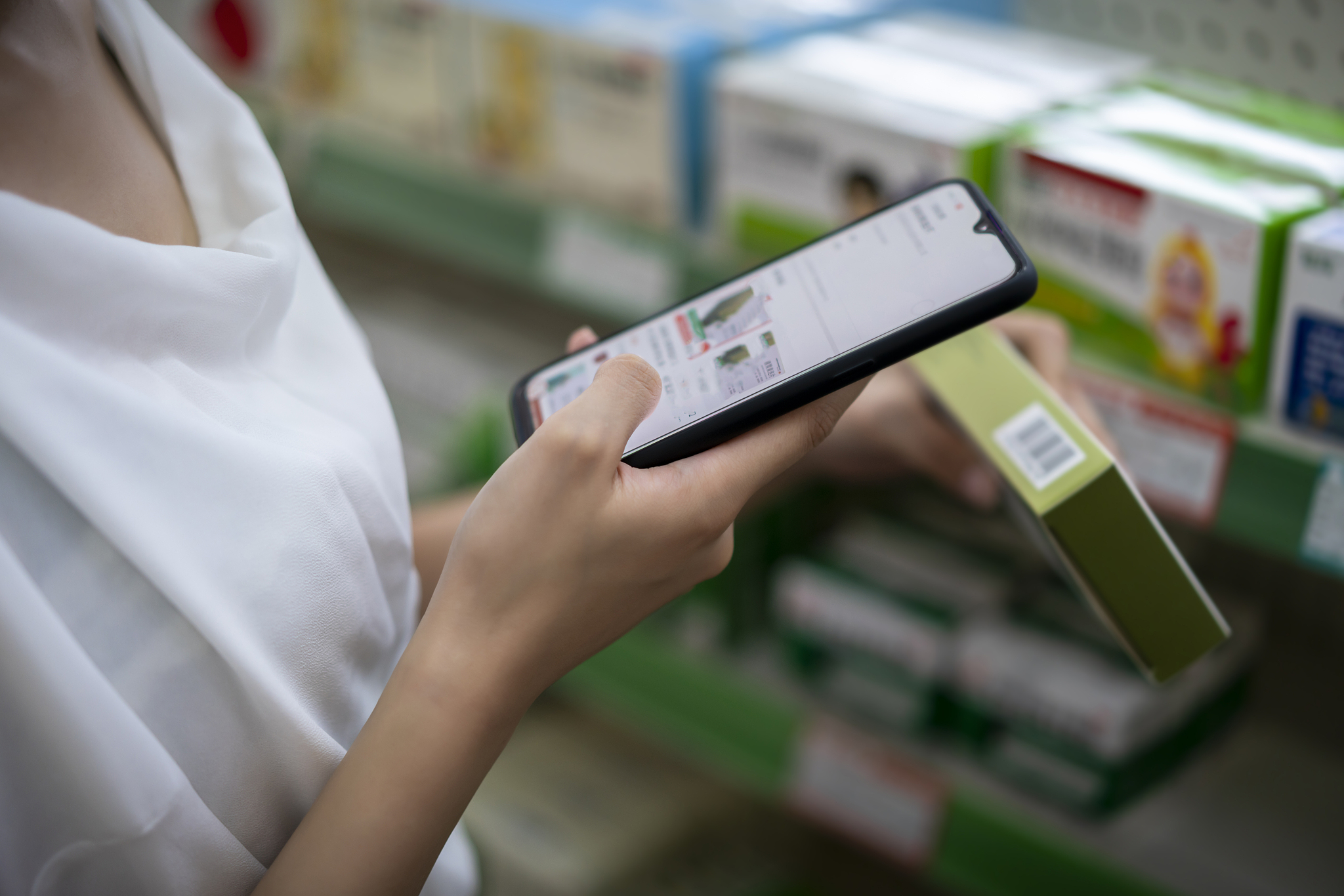 帮我找字多一点的在医院药店的药学自我鉴定