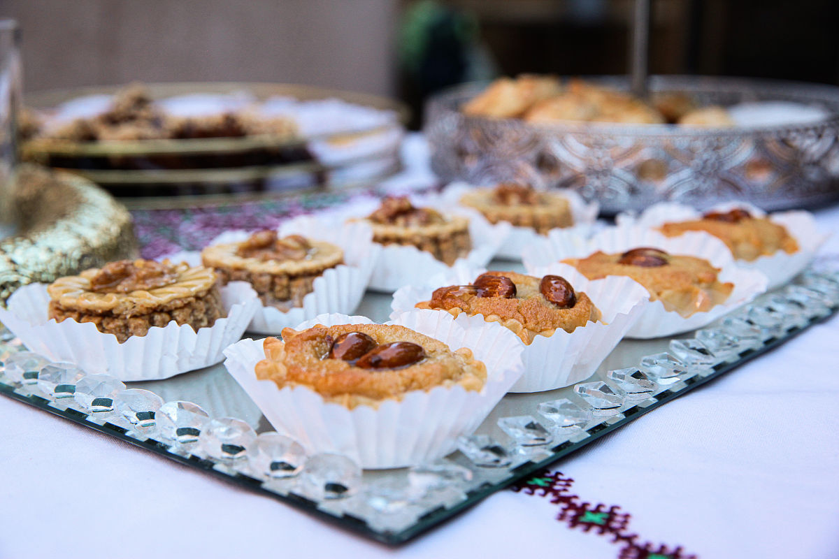 杭州亚运会美食：品味西湖醋鱼、桂花糕等特色菜肴