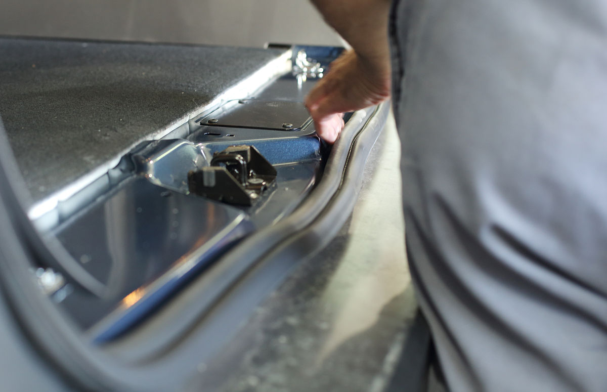 东西掉汽车座椅滑轨