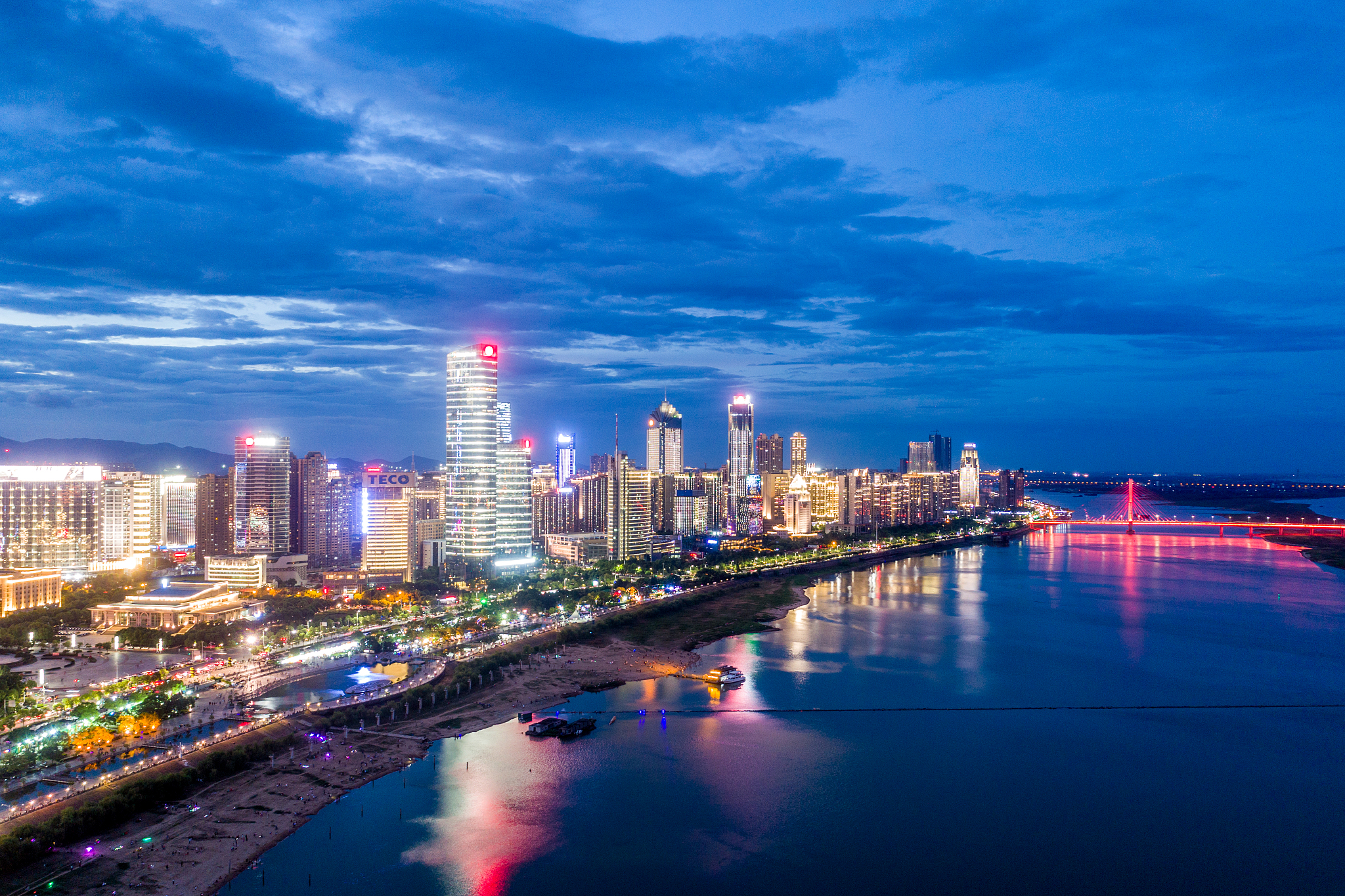 南昌红谷滩区房价走势：每平米1.2-1.5万，详细解读