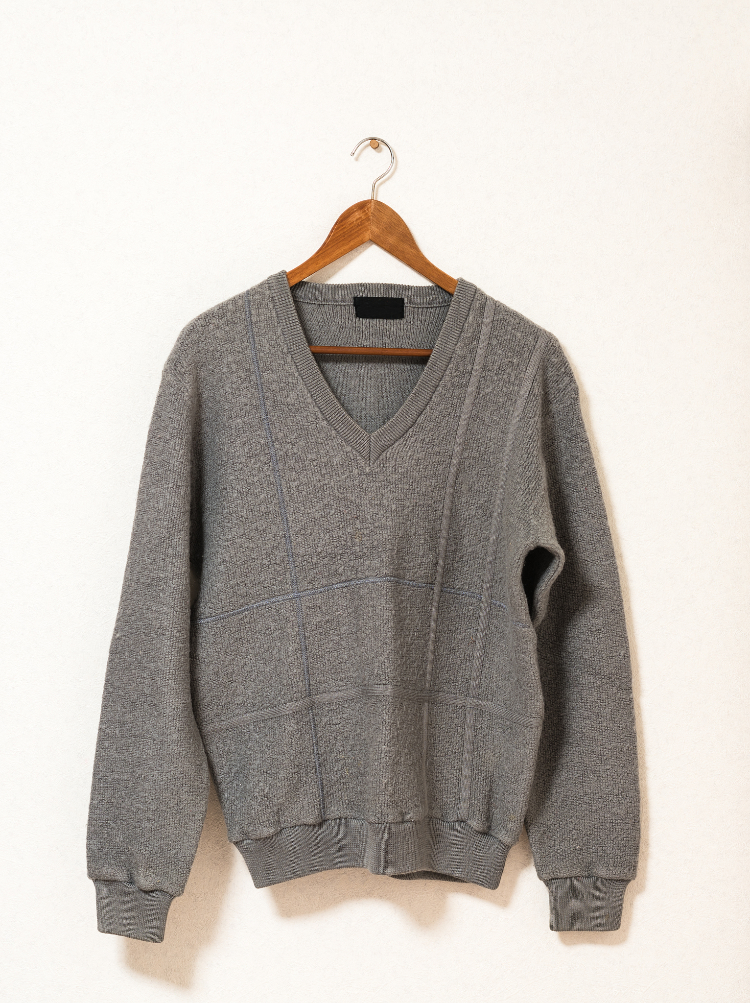 女士中长款毛衣好评:舒适百搭,高性价比之选 女士中长款毛衣好评:舒适百搭,高性价比之选