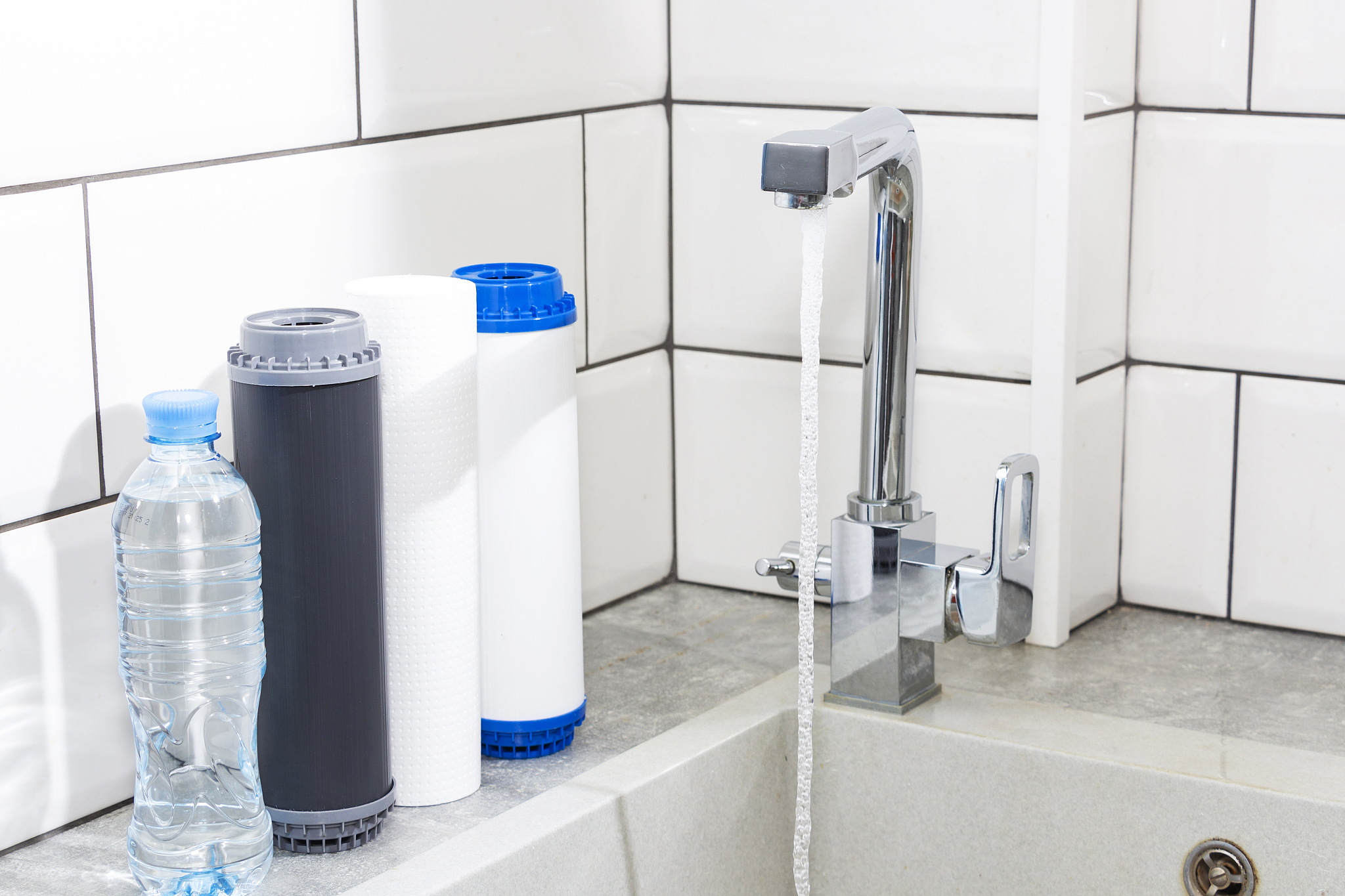 描述一个时尚净水器并翻译成英文