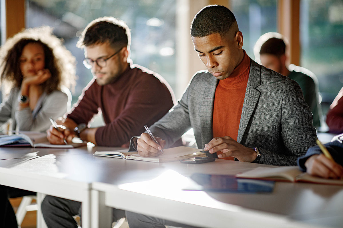 考研英语作文没思路？GPT-3.5 Turbo助你提升写作技巧