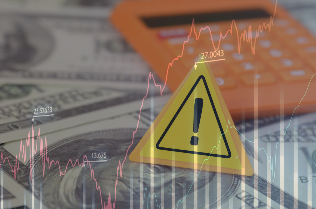 9股市有风险入市要谨慎但是相对于把钱存入银行很多人更乐意用来炒股。我们趋向于把这类人归为20分A、风险厌恶型B、以上均不是C、风险喜好型D、风险中立型oAoBo coD