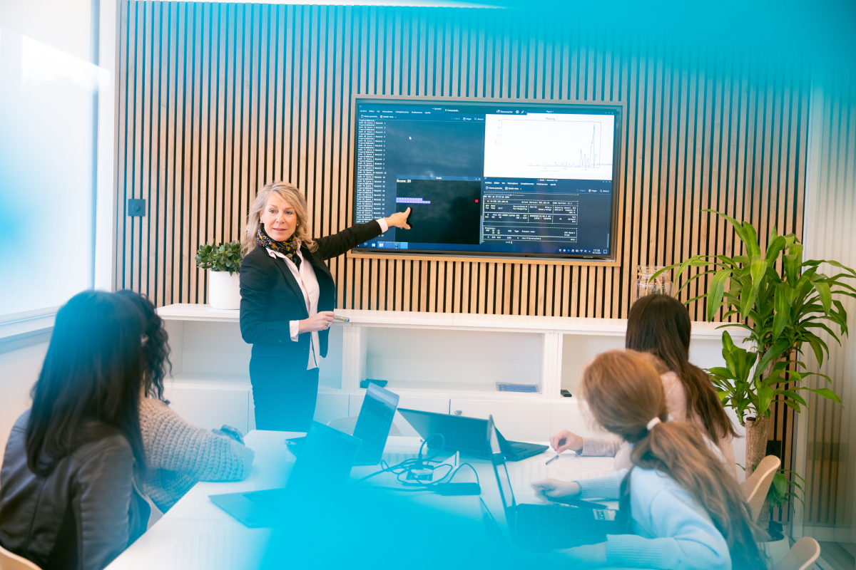 Objective Video Teaching Effectiveness Evaluation Using EEG and Machine Learning