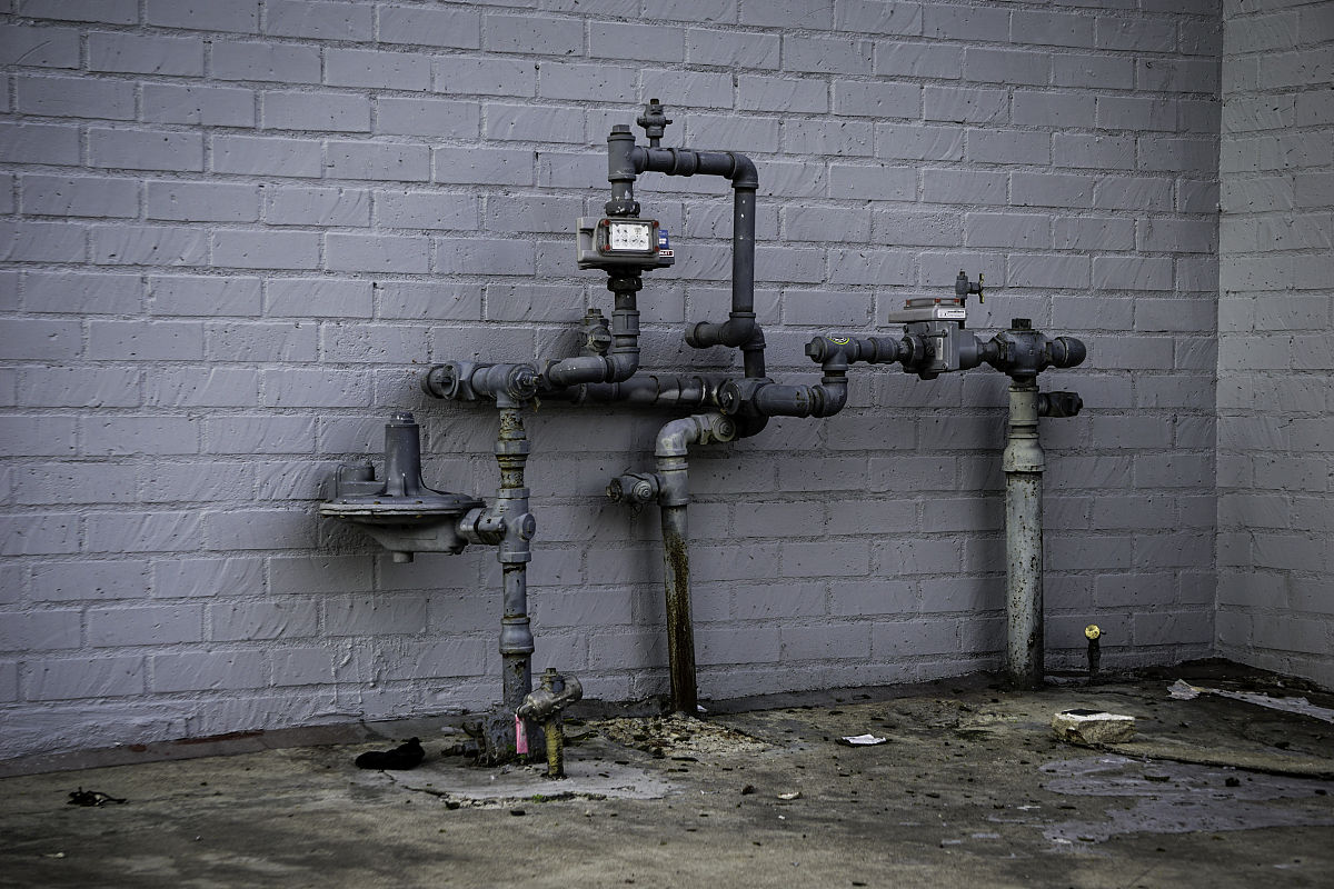 大便下水主管道最大角度不会堵塞帮我用200字详细描述