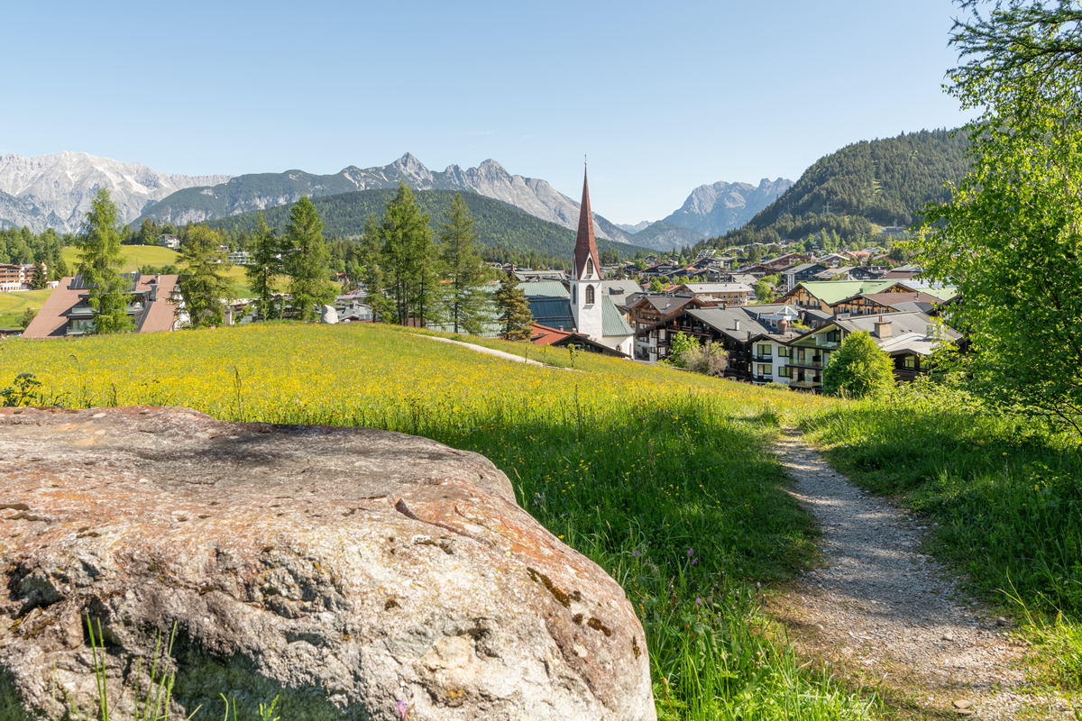 小镇山脉：最美的风景线
