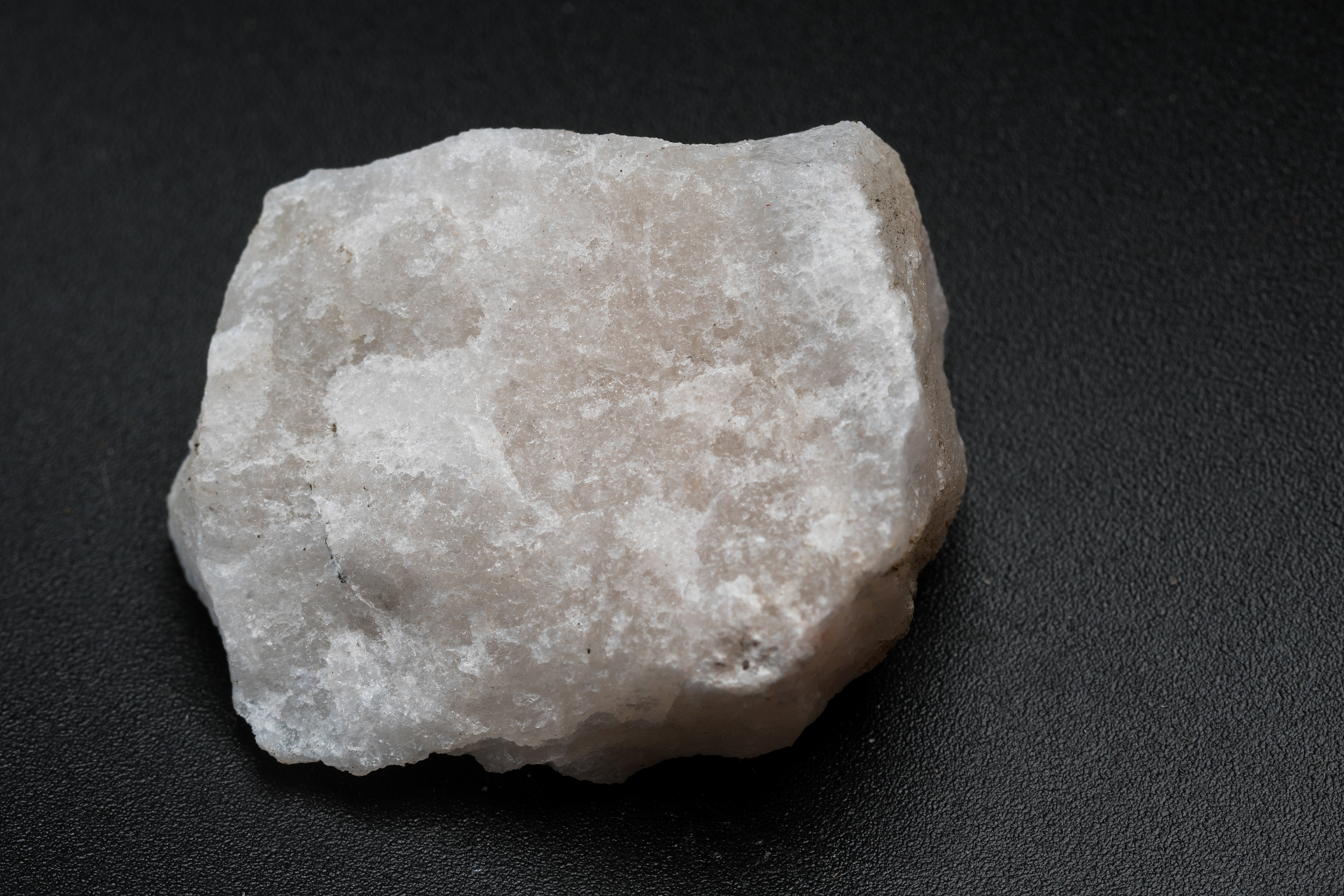 白云石：常见矿物及其特性