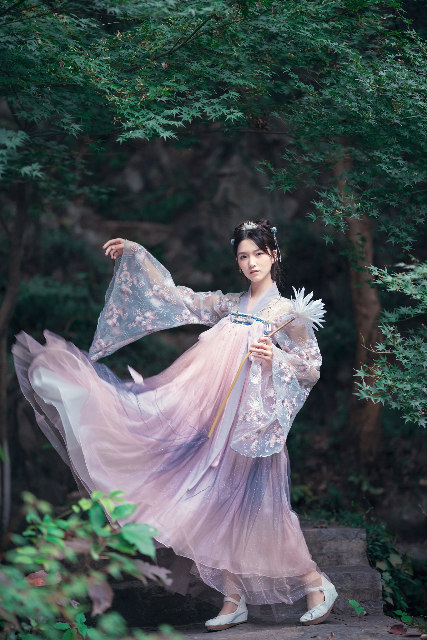 菱角分明古装：华夏古典服饰的代表